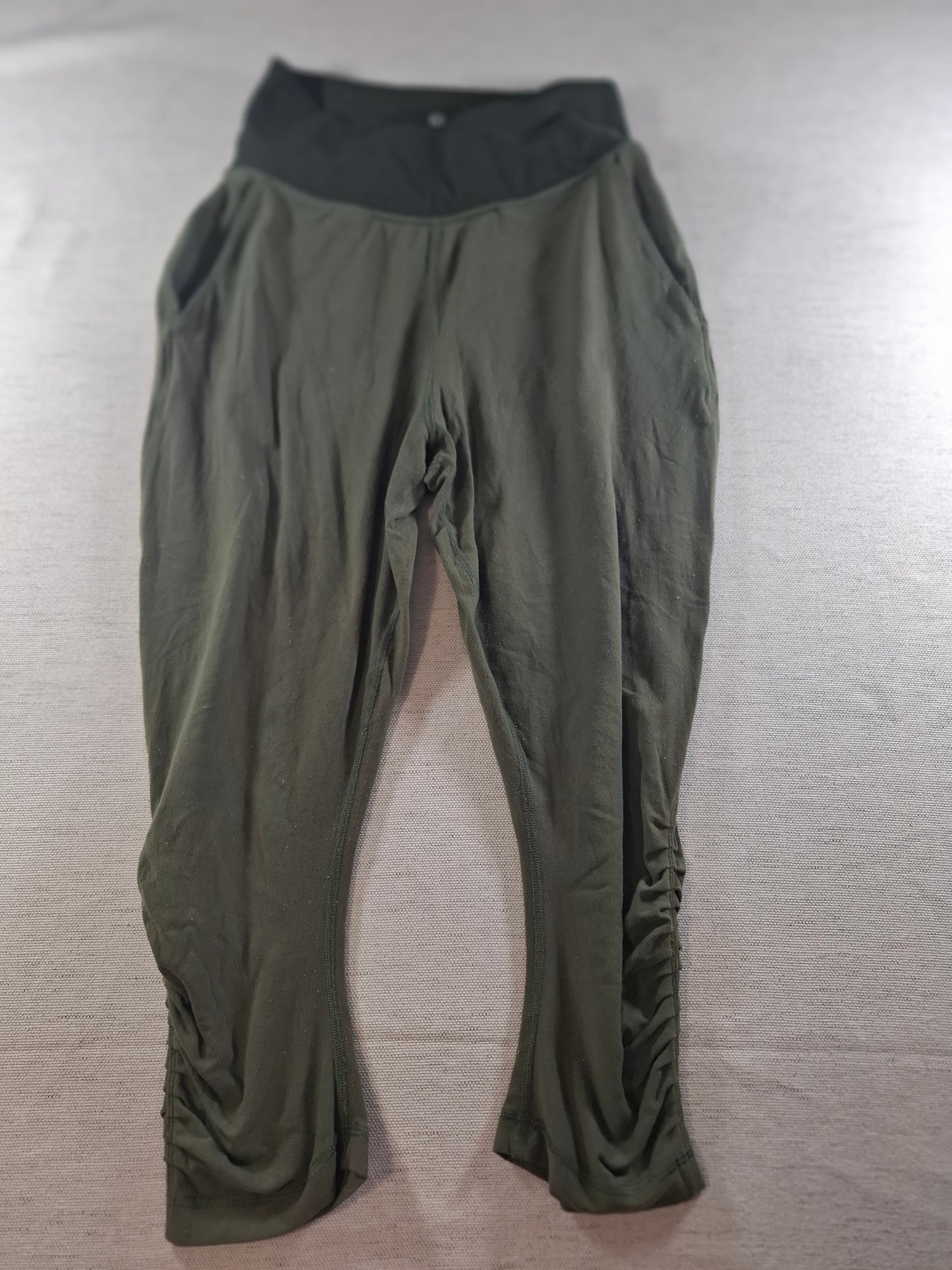 001457 – Lululemon Legging – Green, Size 6