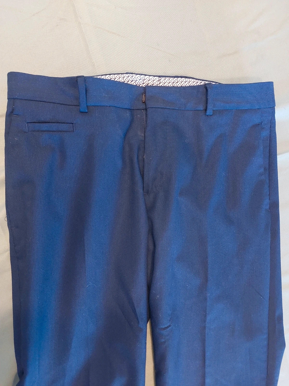 Blauw kostuum Zara. Blazer maat 48, broek maat 38.