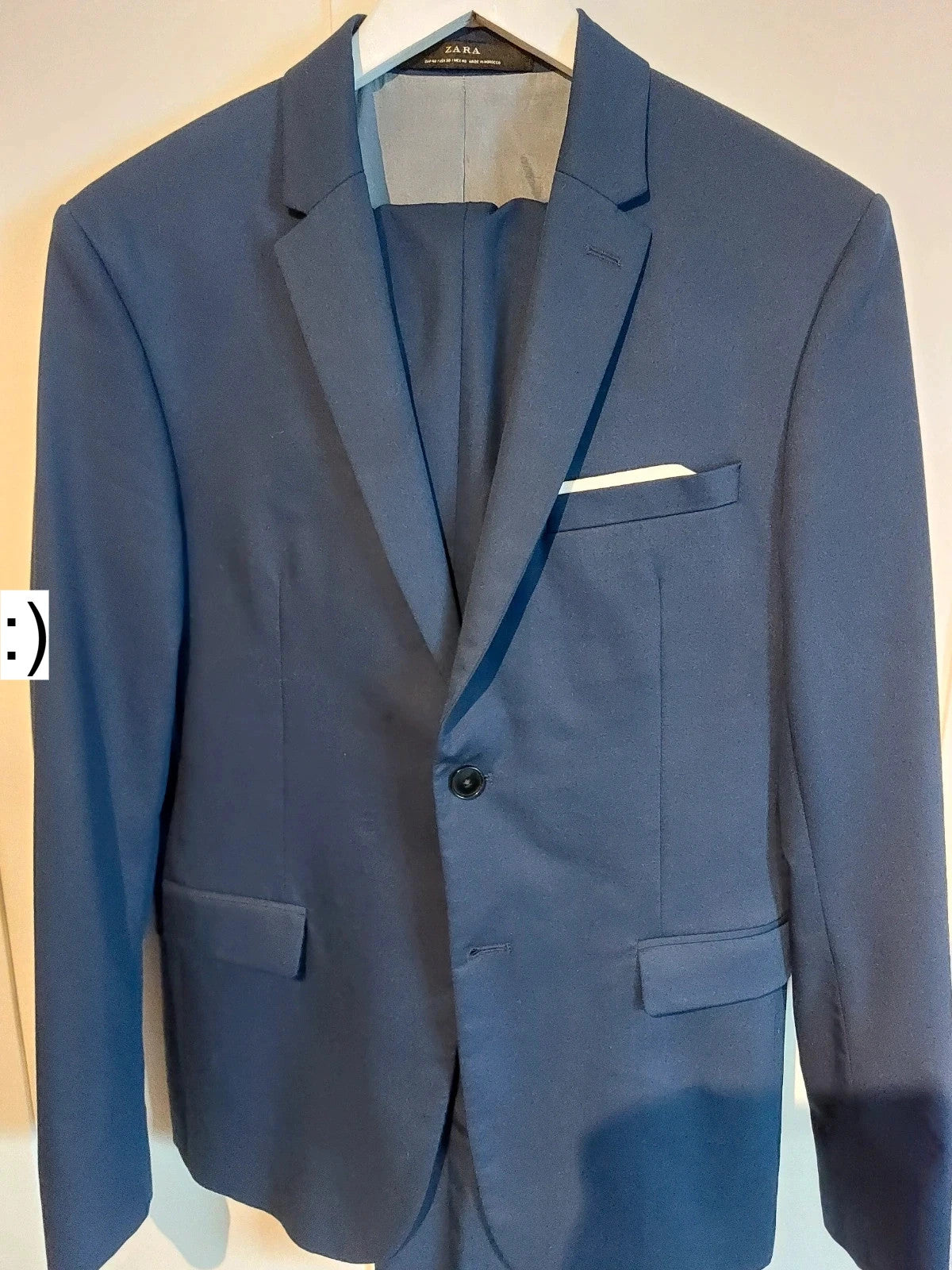 Blauw kostuum Zara. Blazer maat 40, broek maat 42.