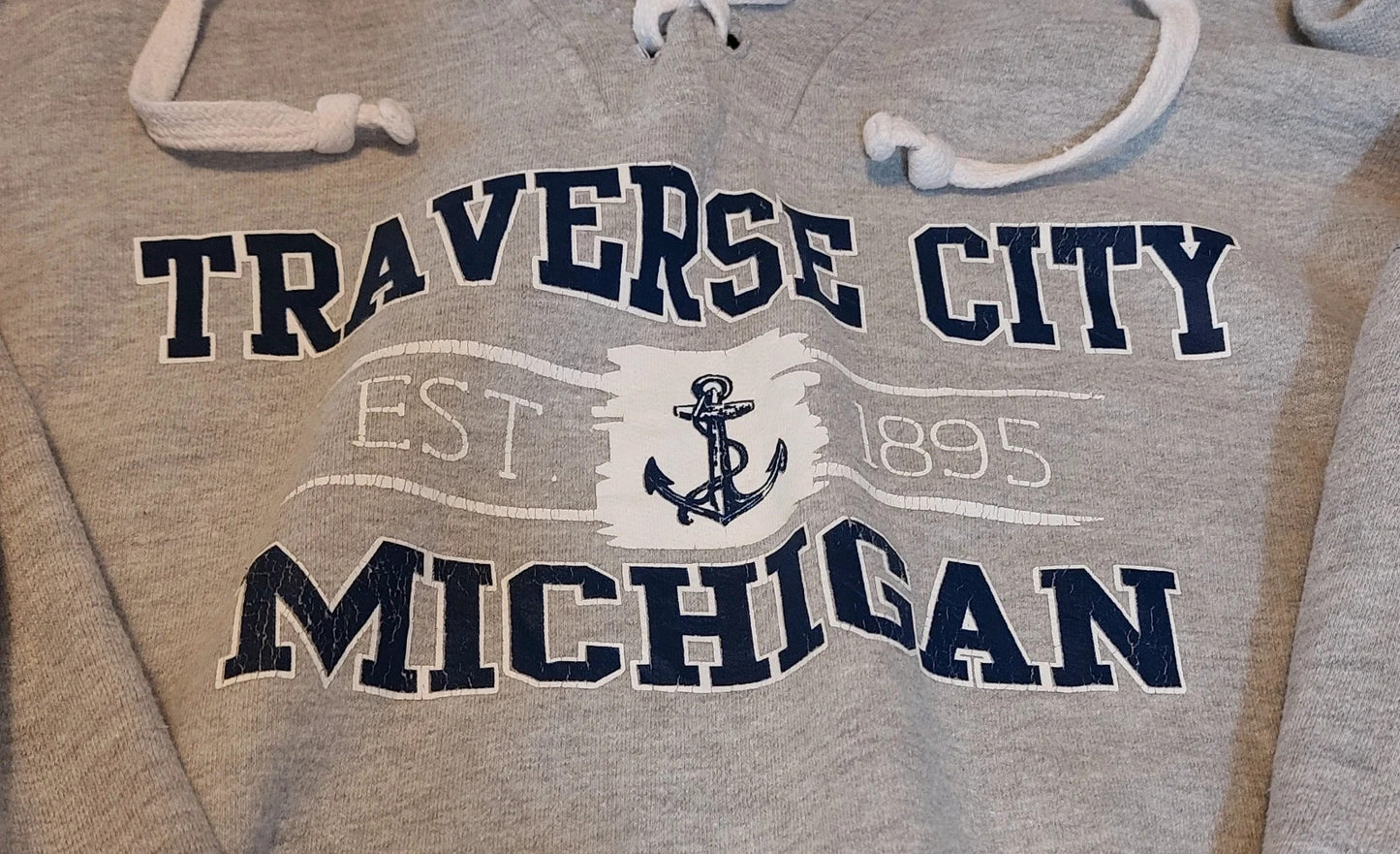 H11 Isaac's Design/ Traverse City Michigan XL grey