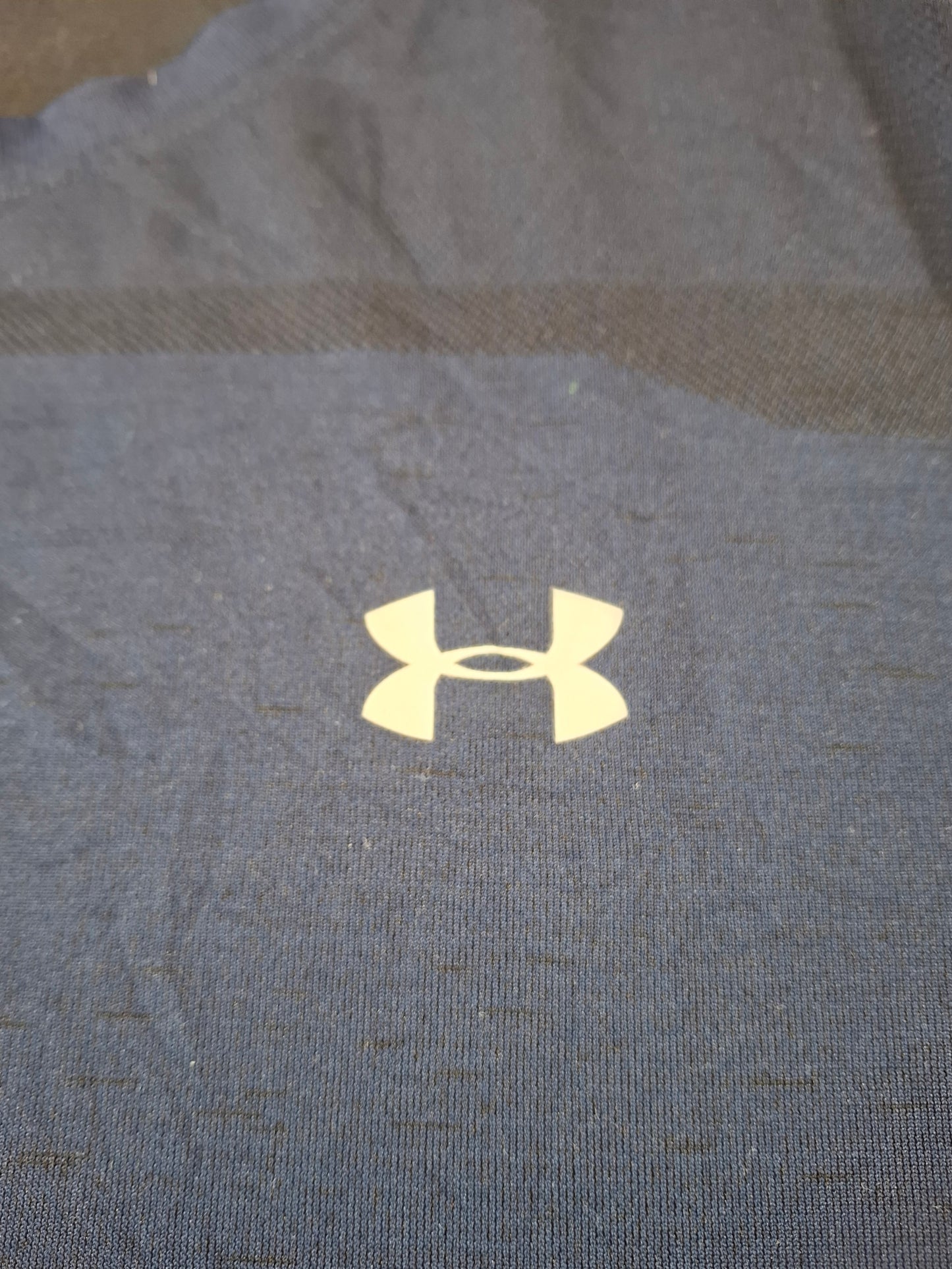 001188 Under Armour Longsleeve t-shirt size XL Navy blue