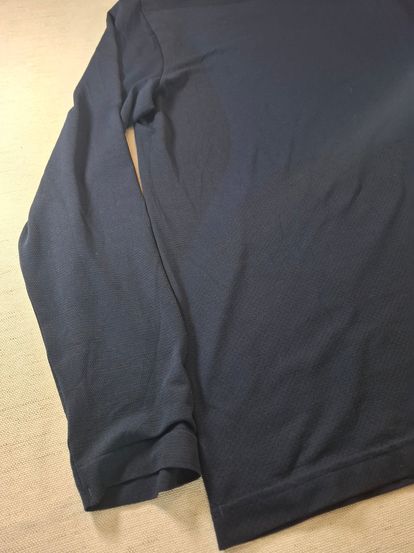 001188 Under Armour Longsleeve t-shirt size XL Navy blue
