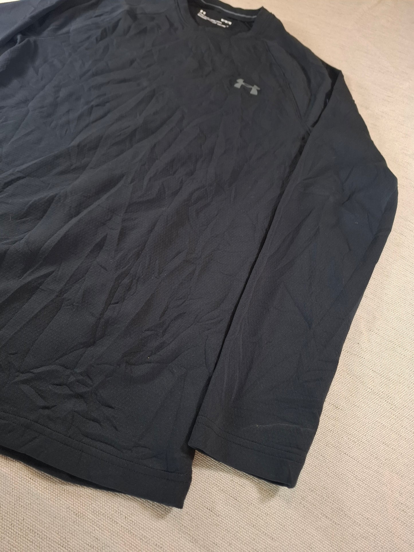 001189 Under Armour Longsleeve t-shirt size M Black