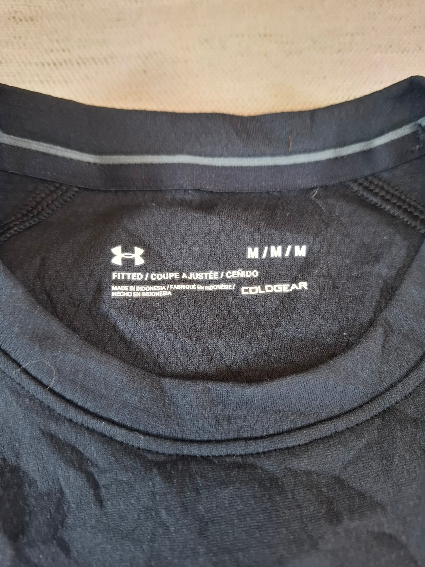 001189 Under Armour Longsleeve t-shirt size M Black