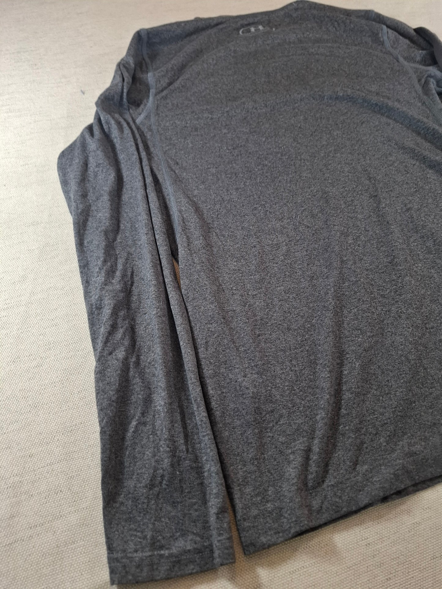 001190 Under Armour Longsleeve t-shirt size S Grey