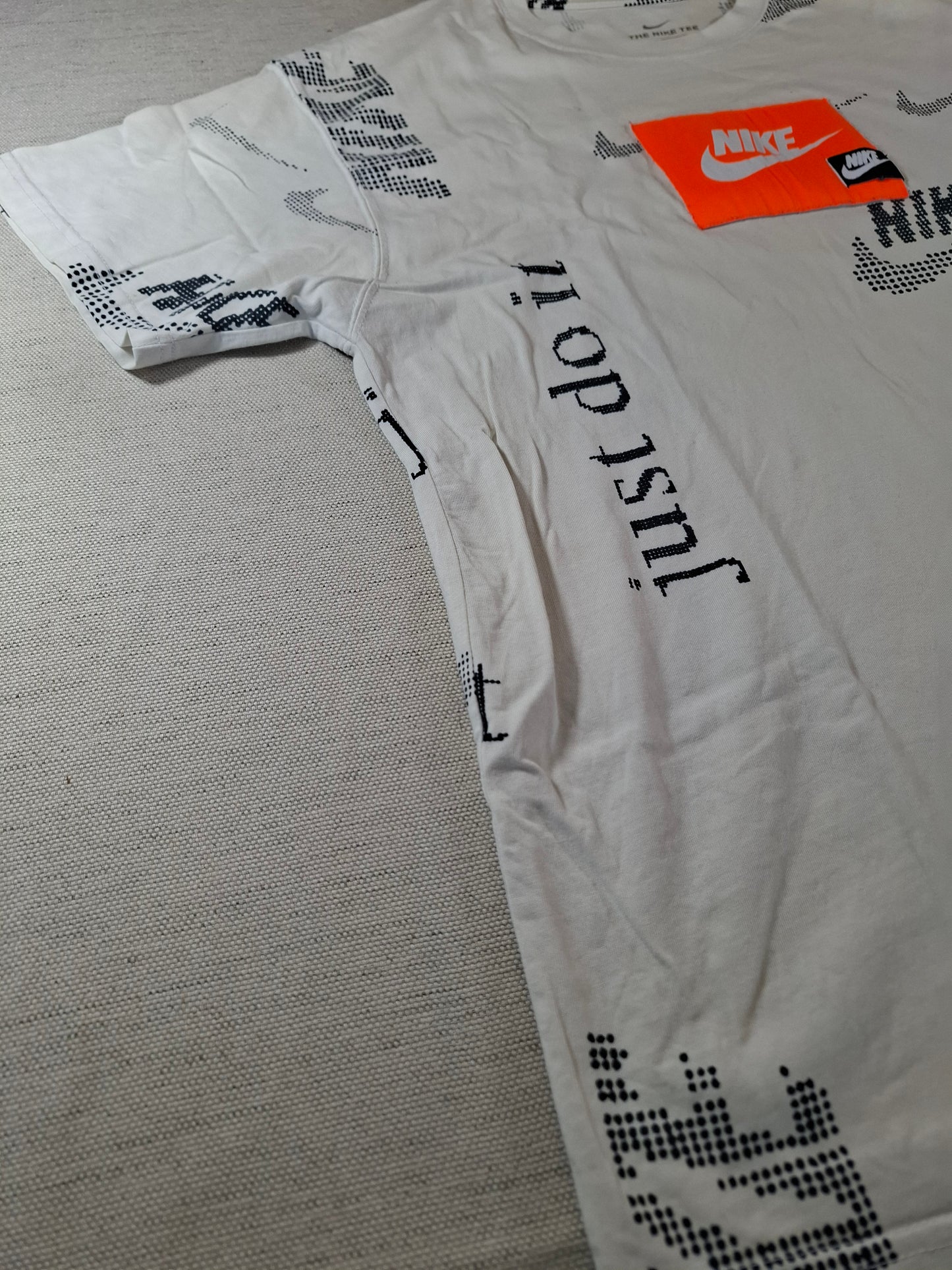 001193 Nike t-shirt size L White/ Orange/ Black