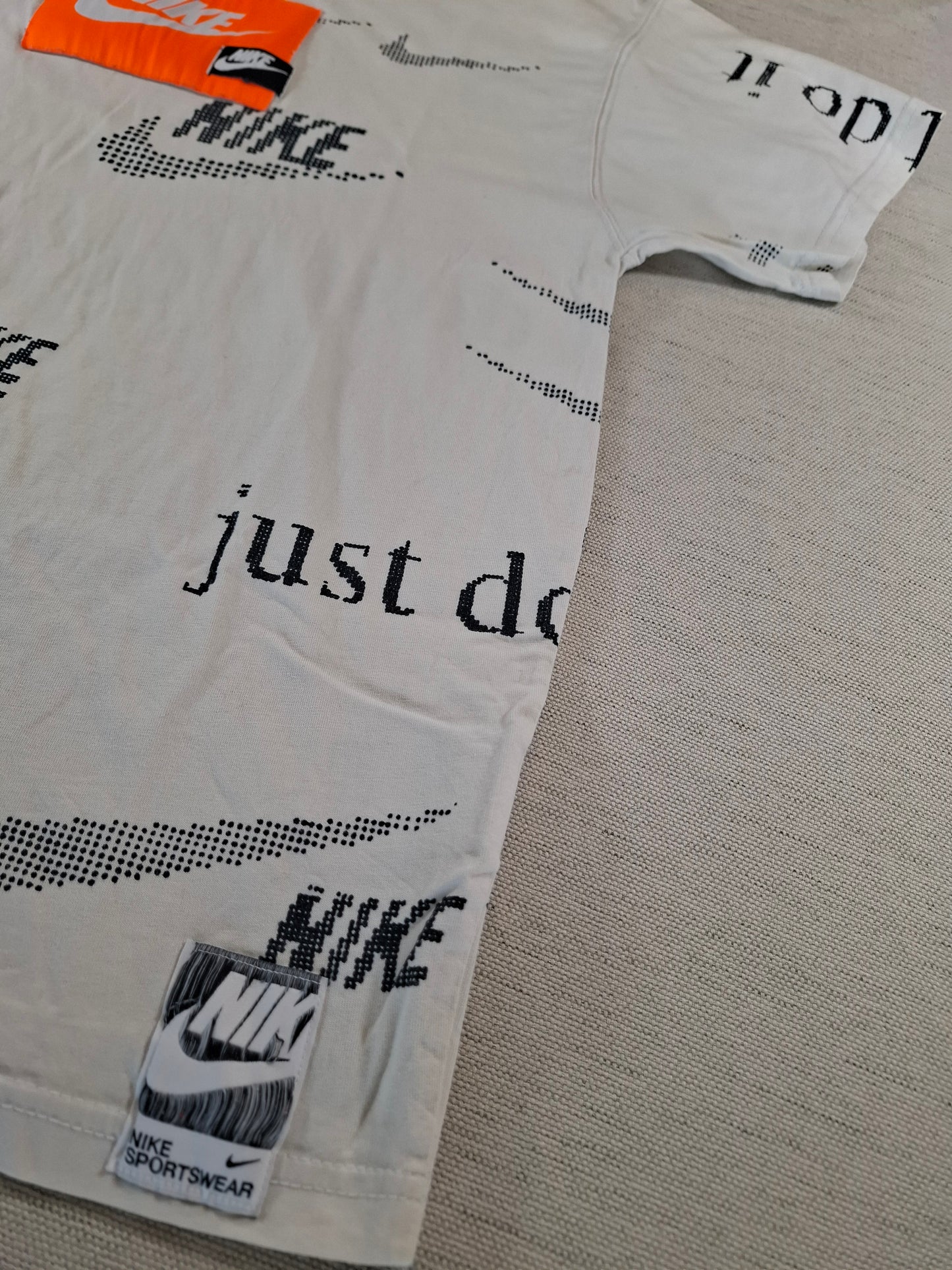 001193 Nike t-shirt size L White/ Orange/ Black