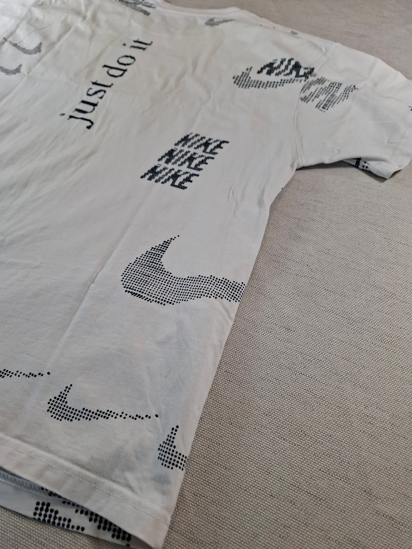 001193 Nike t-shirt size L White/ Orange/ Black