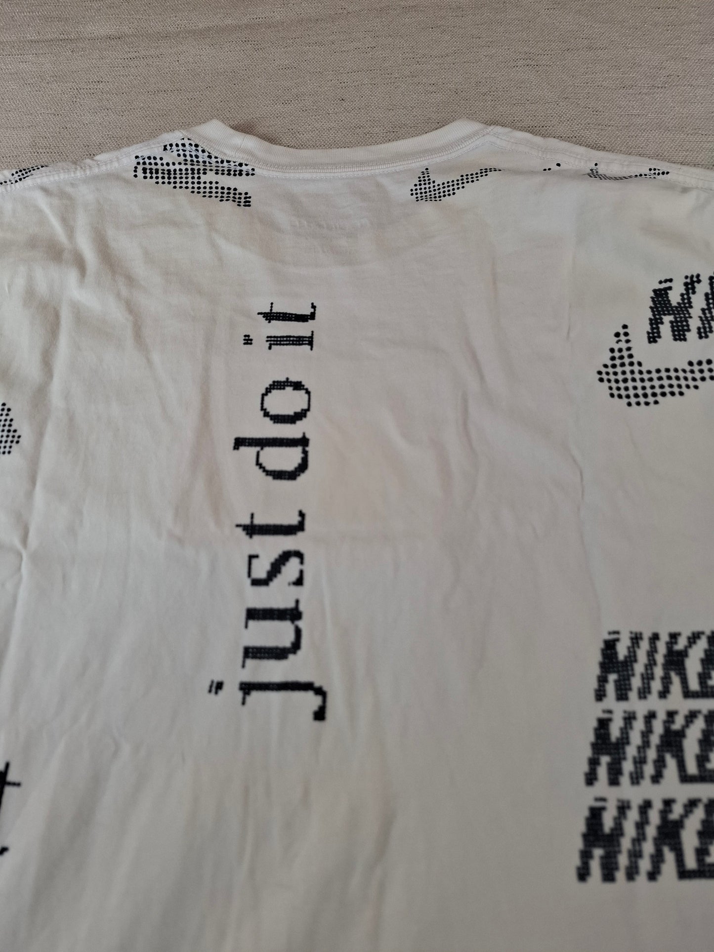 001193 Nike t-shirt size L White/ Orange/ Black