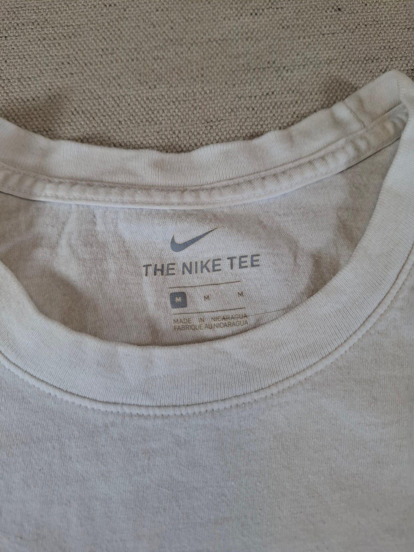 001195 Nike t-shirt size M White