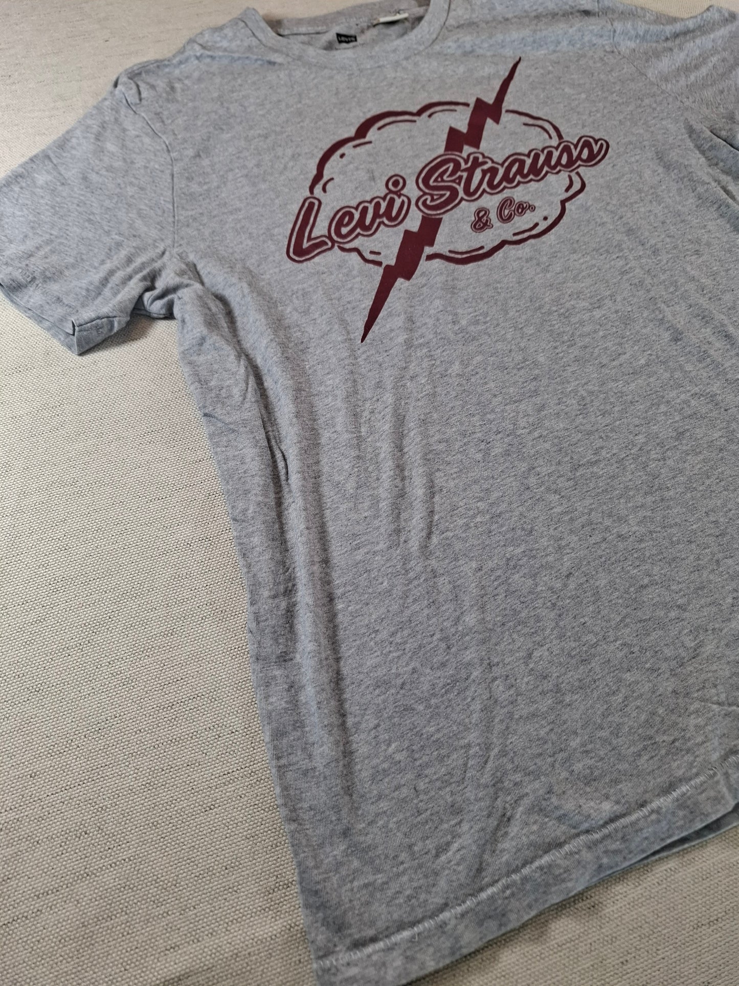 001196 Levi's t-shirt size M Grey