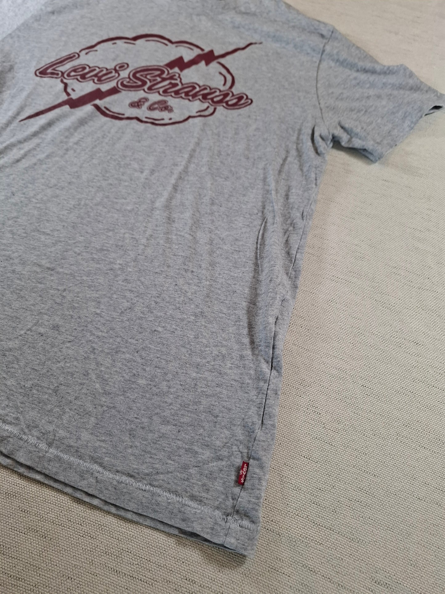001196 Levi's t-shirt size M Grey