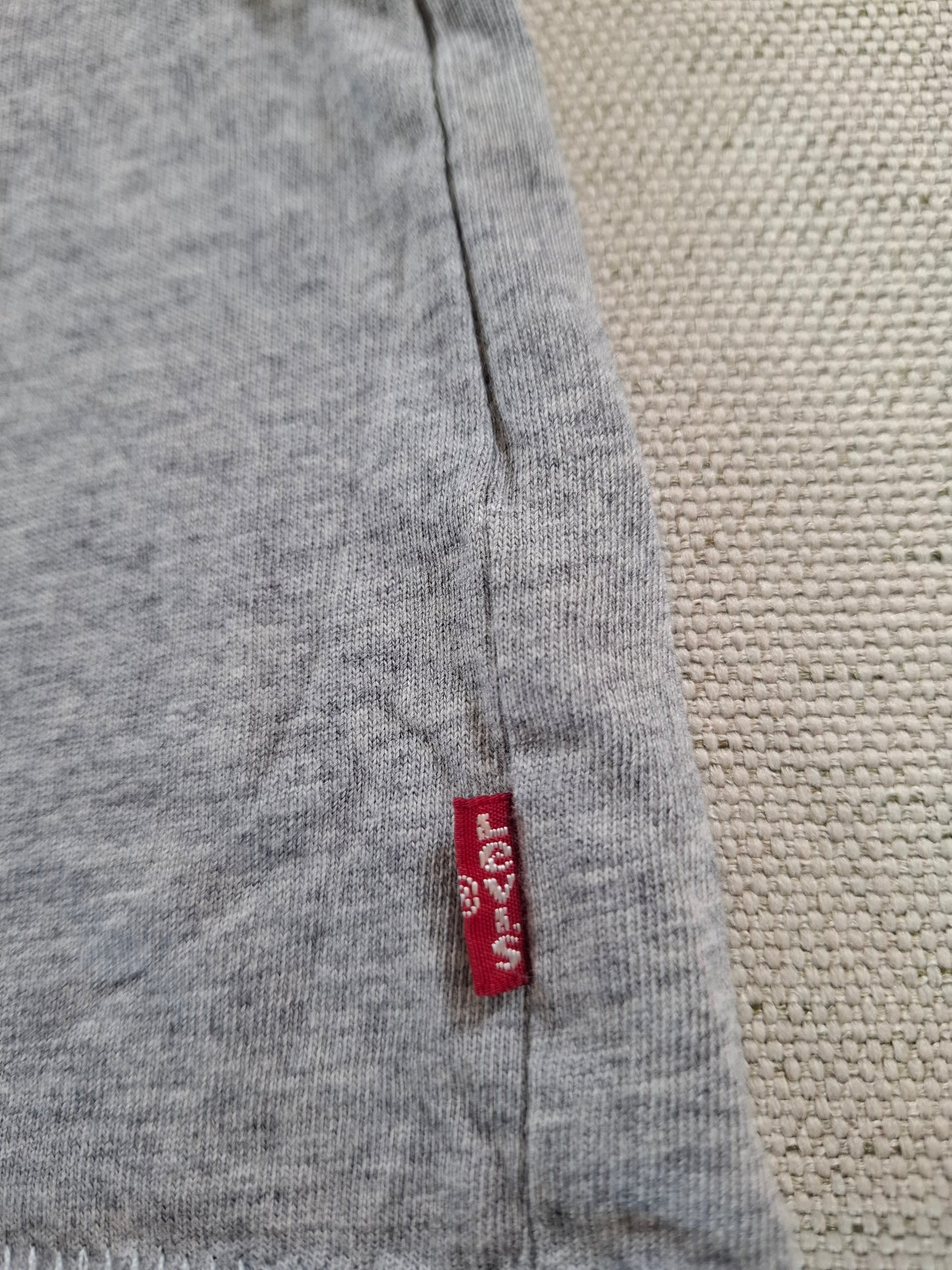 001196 Levi's t-shirt size M Grey