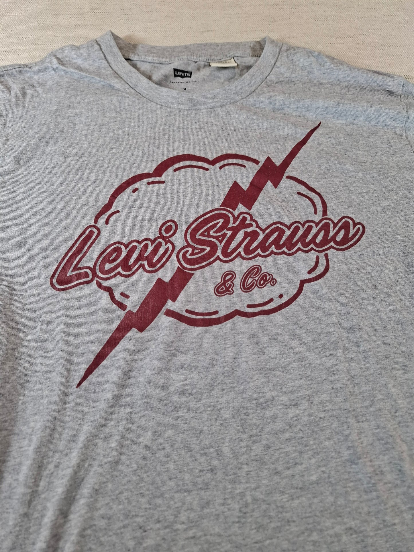 001196 Levi's t-shirt size M Grey