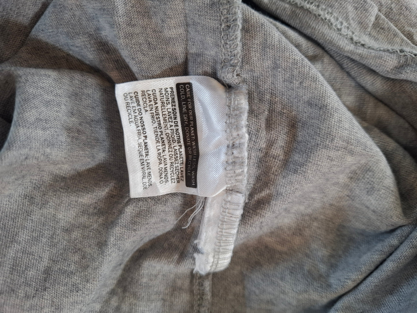001196 Levi's t-shirt size M Grey