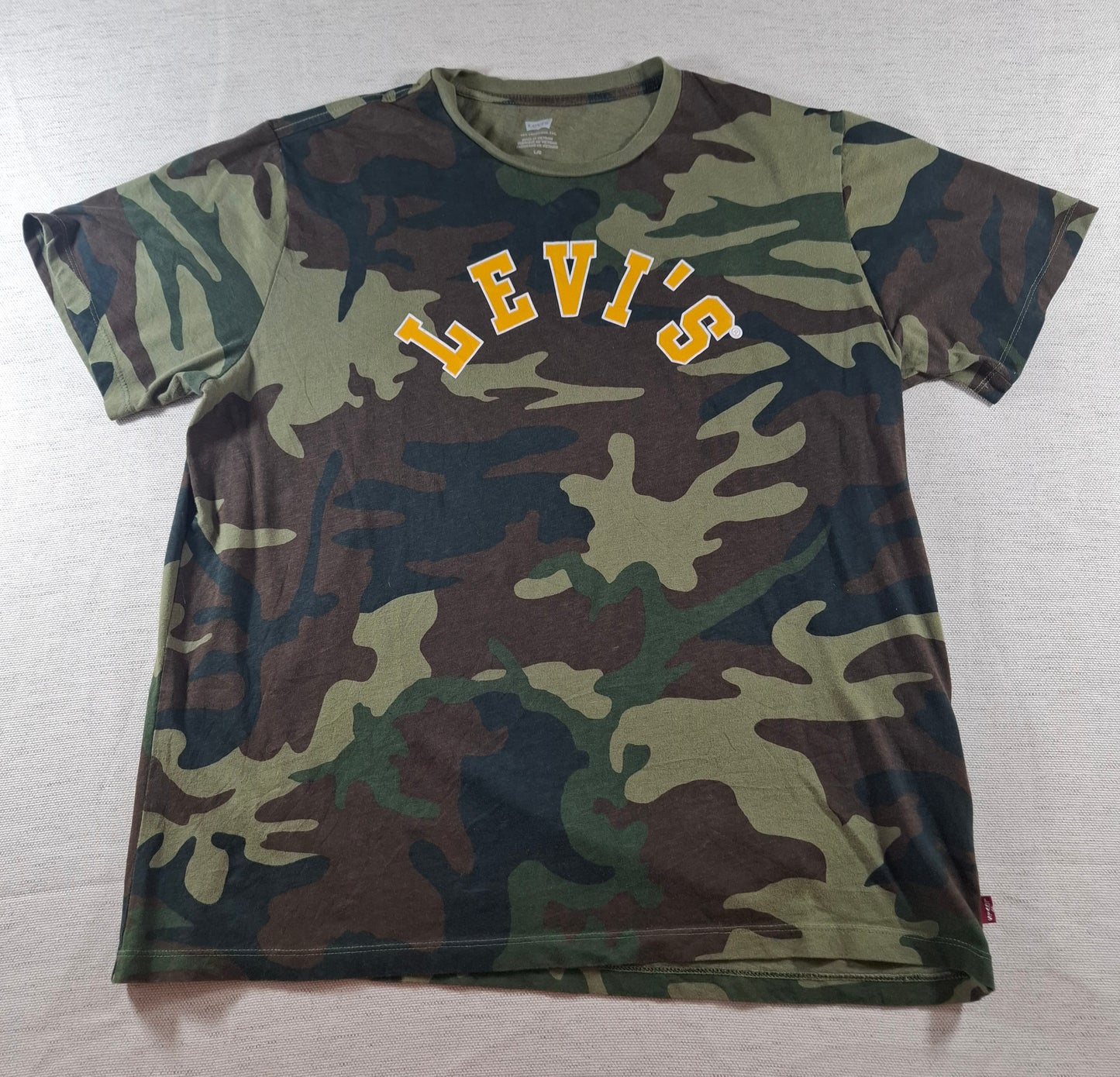 001199 Levi's t-shirt size L Cammo