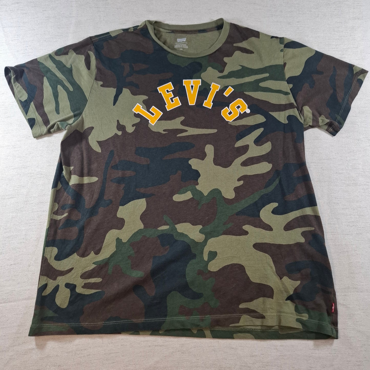 001199 Levi's t-shirt size L Cammo