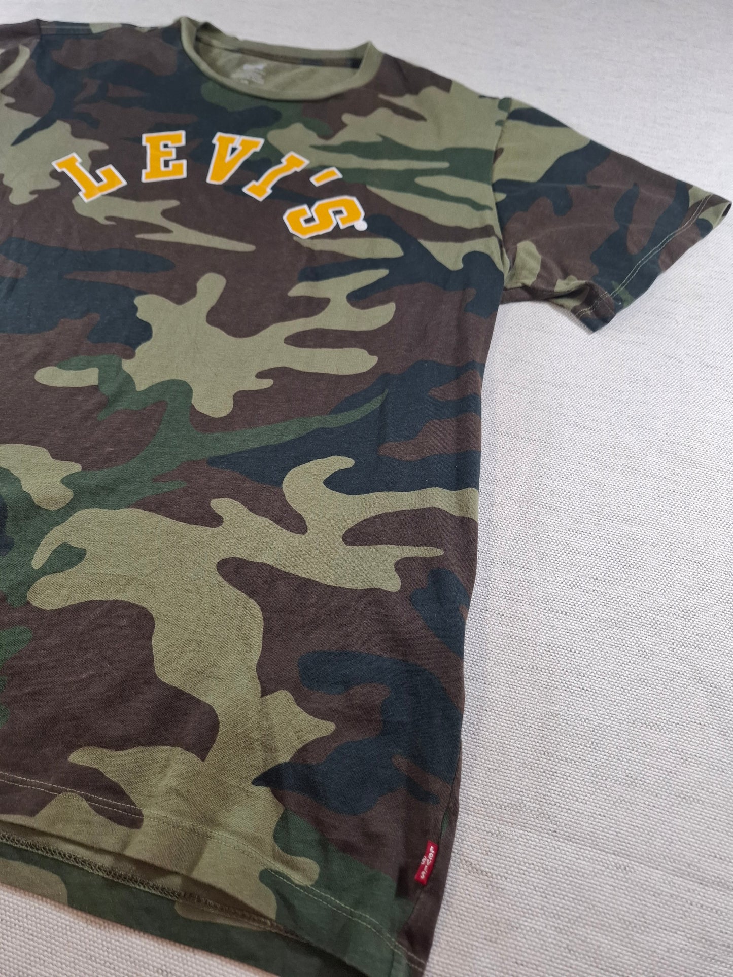 001199 Levi's t-shirt size L Cammo