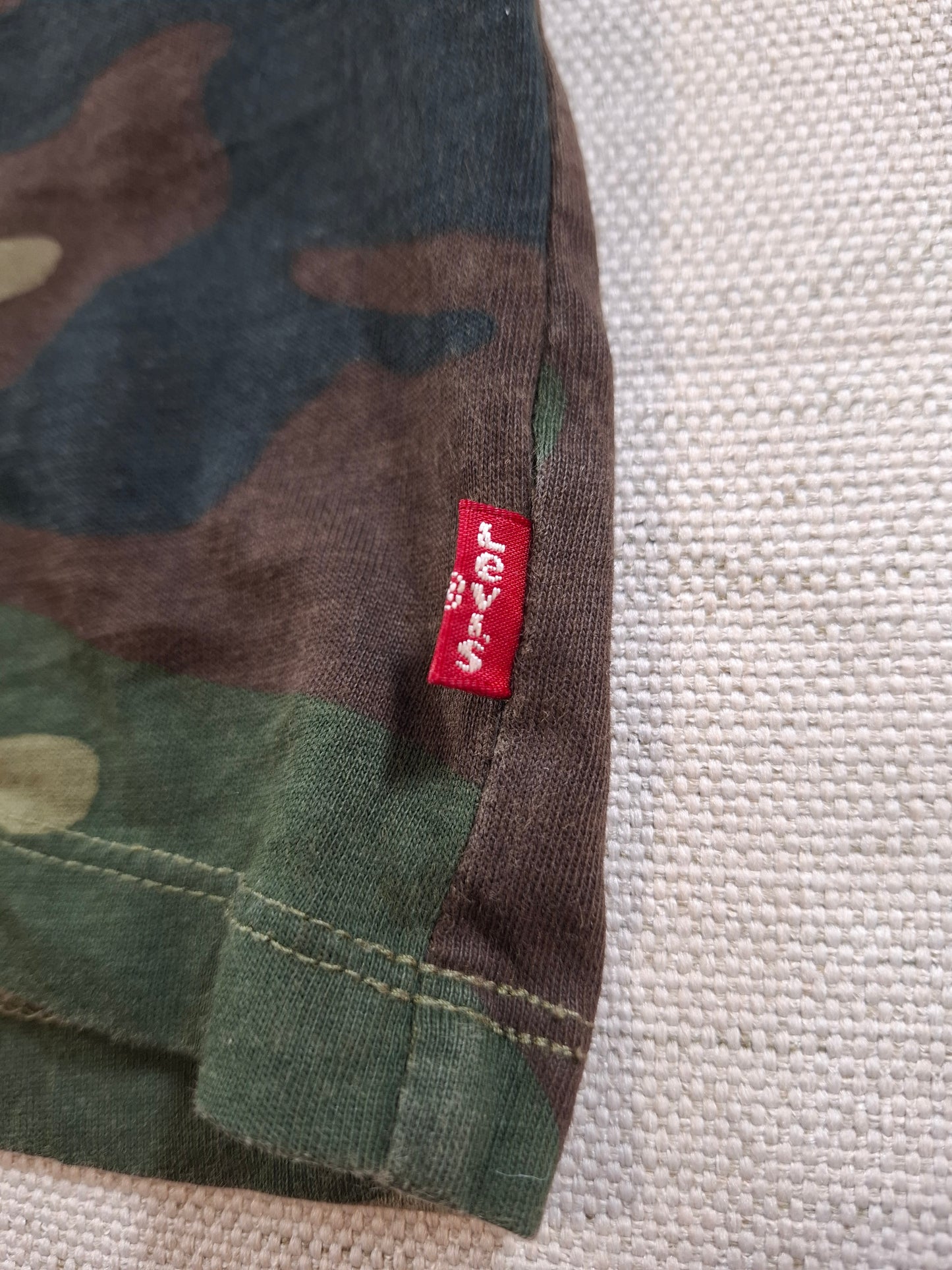 001199 Levi's t-shirt size L Cammo