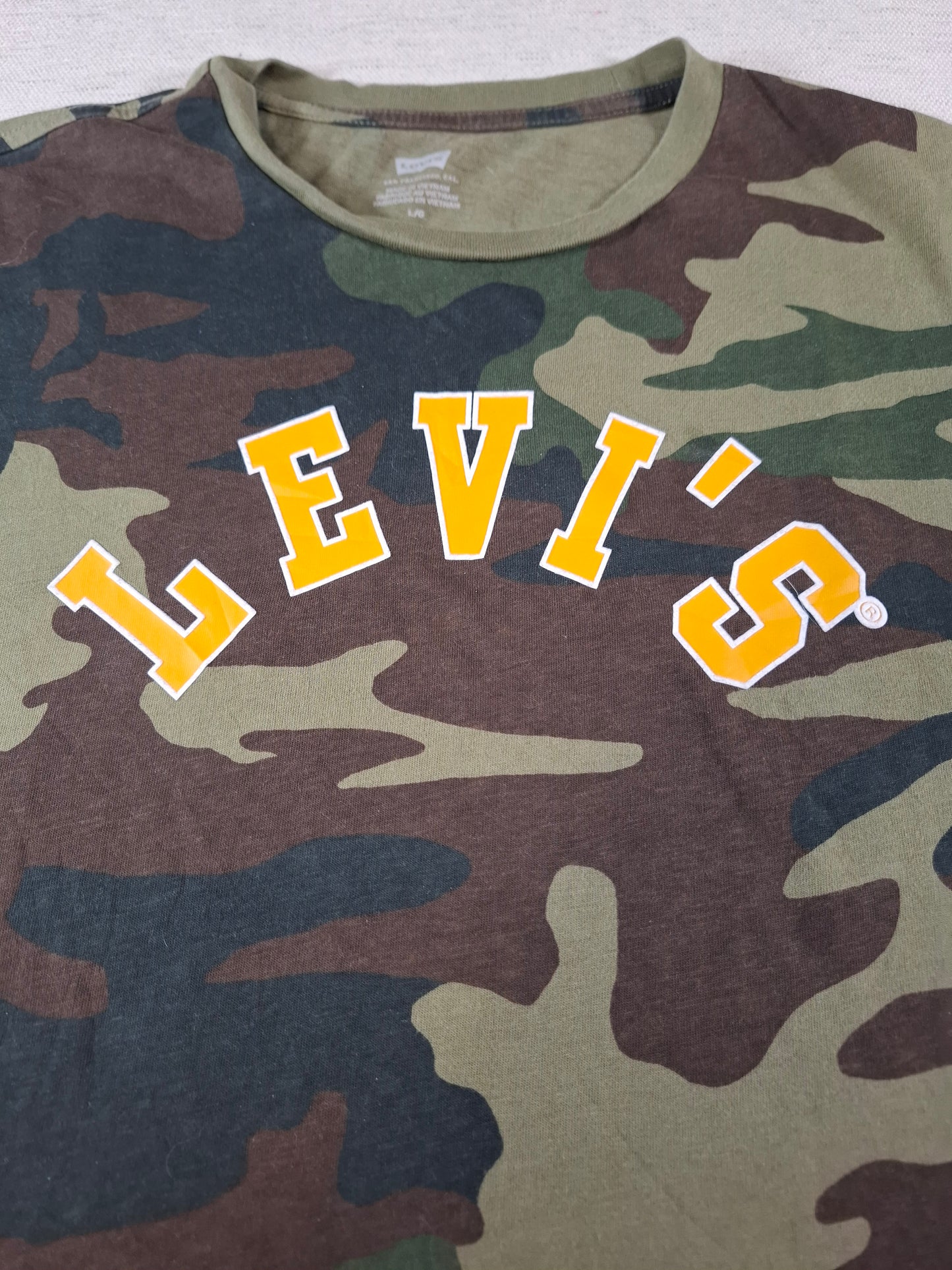 001199 Levi's t-shirt size L Cammo