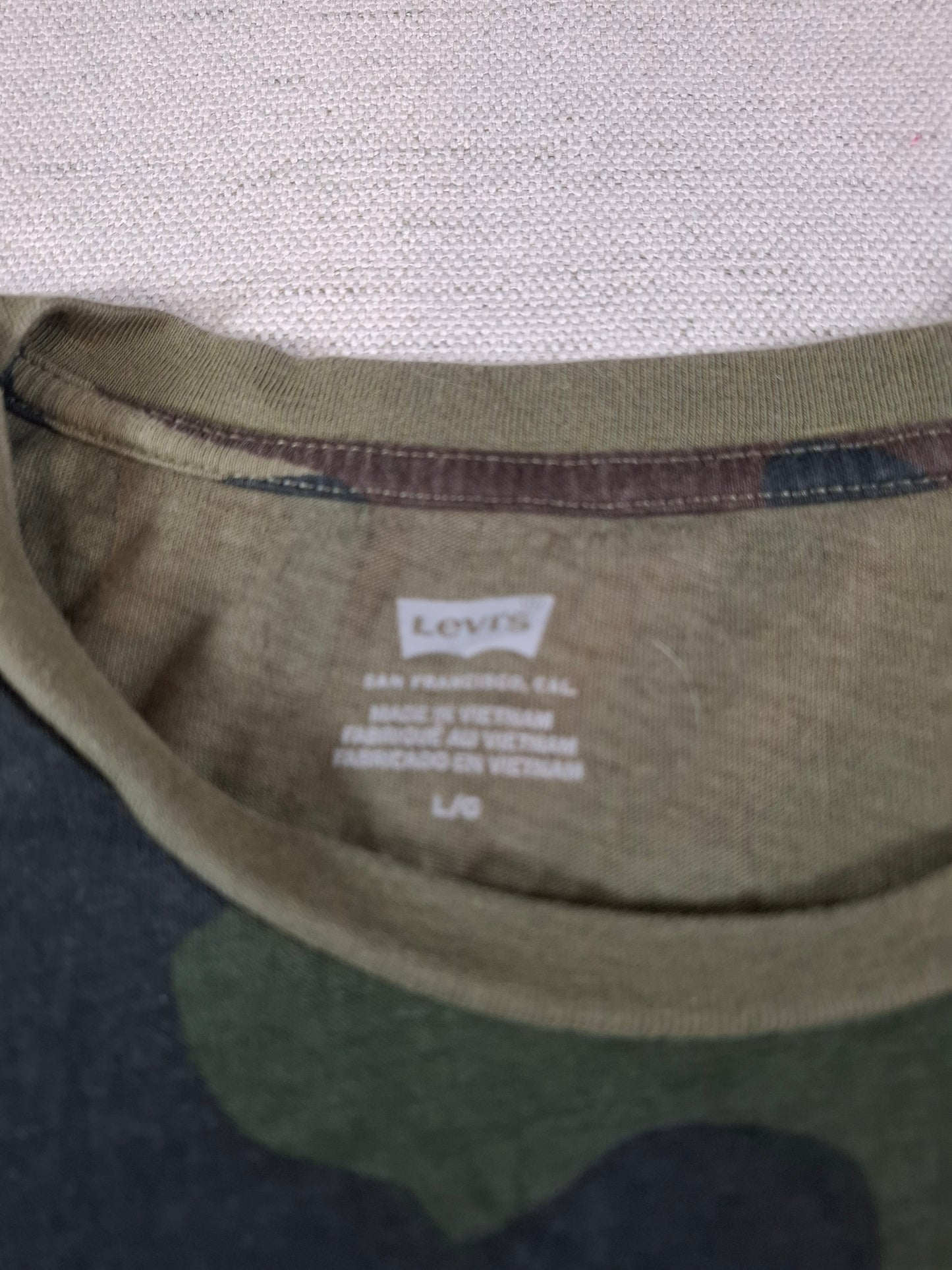 001199 Levi's t-shirt size L Cammo
