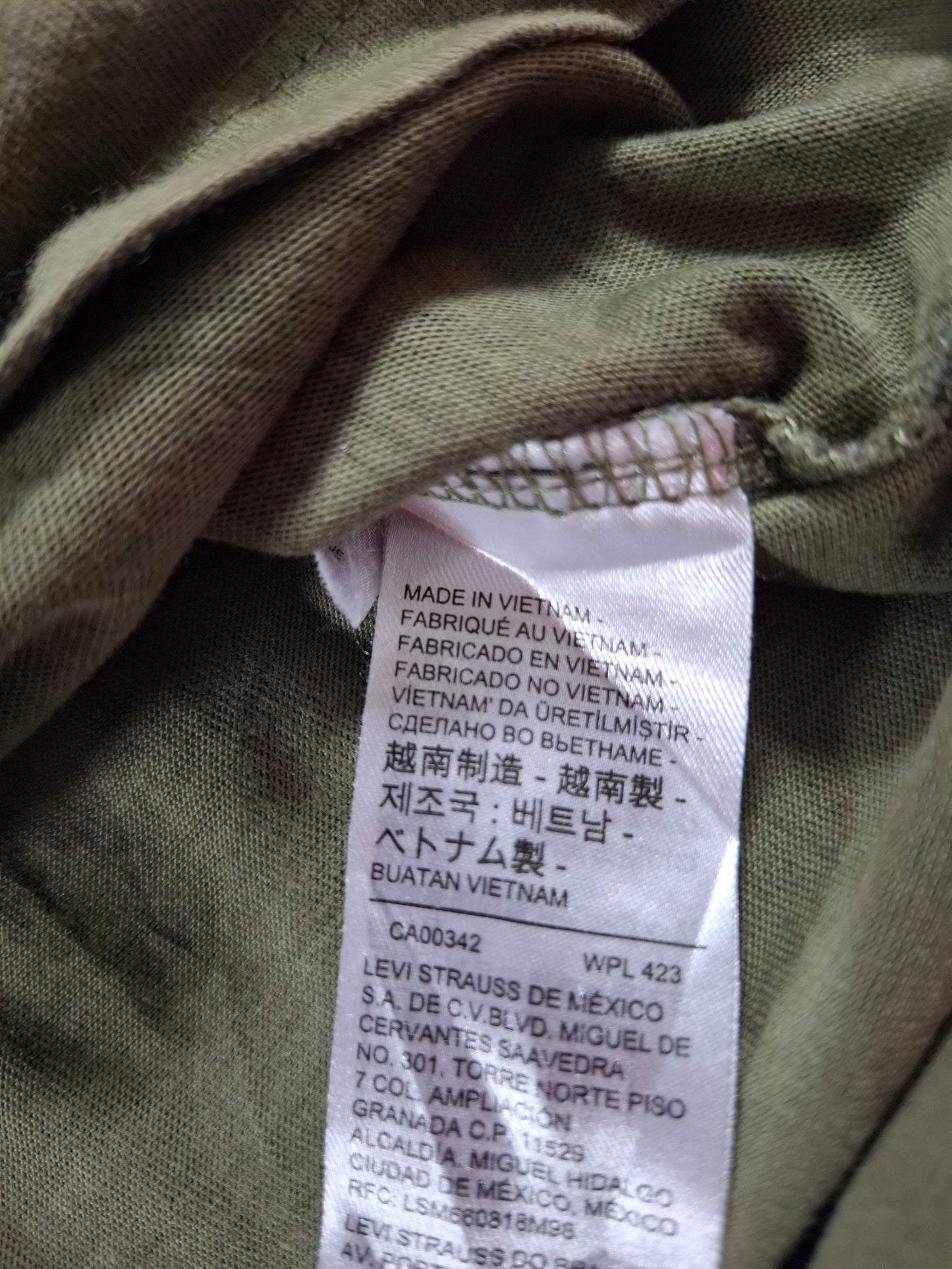 001199 Levi's t-shirt size L Cammo