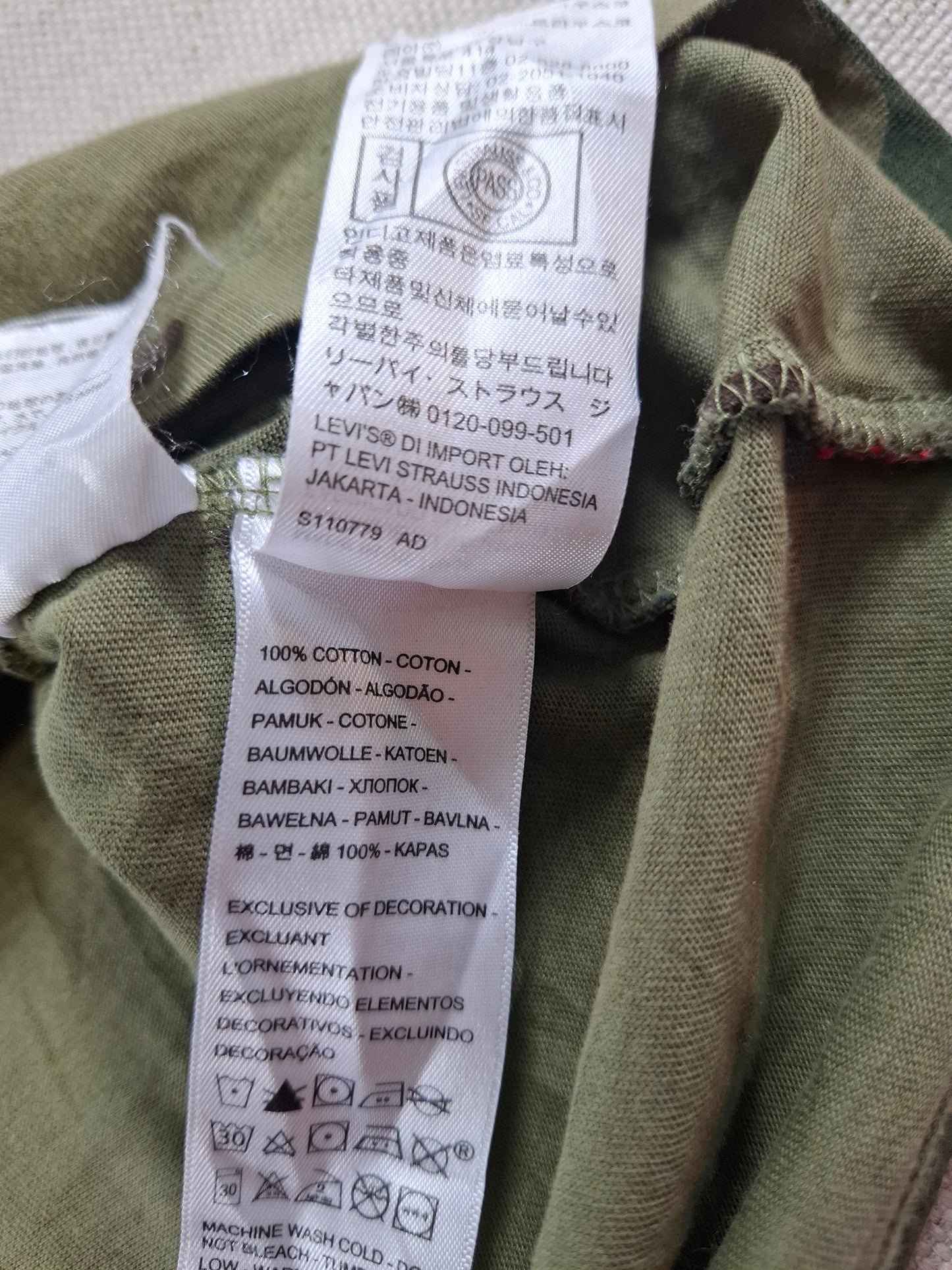 001199 Levi's t-shirt size L Cammo