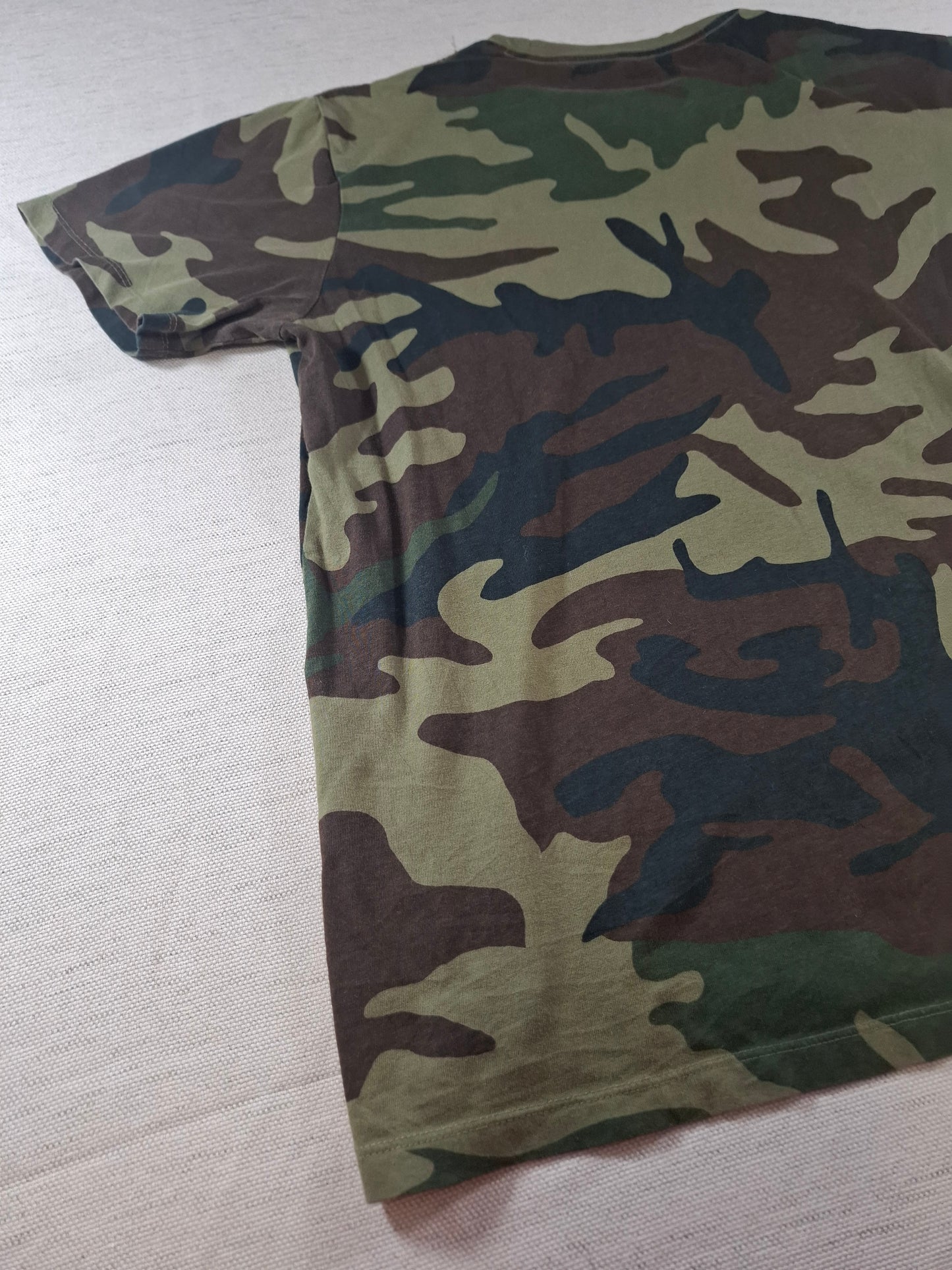 001199 Levi's t-shirt size L Cammo