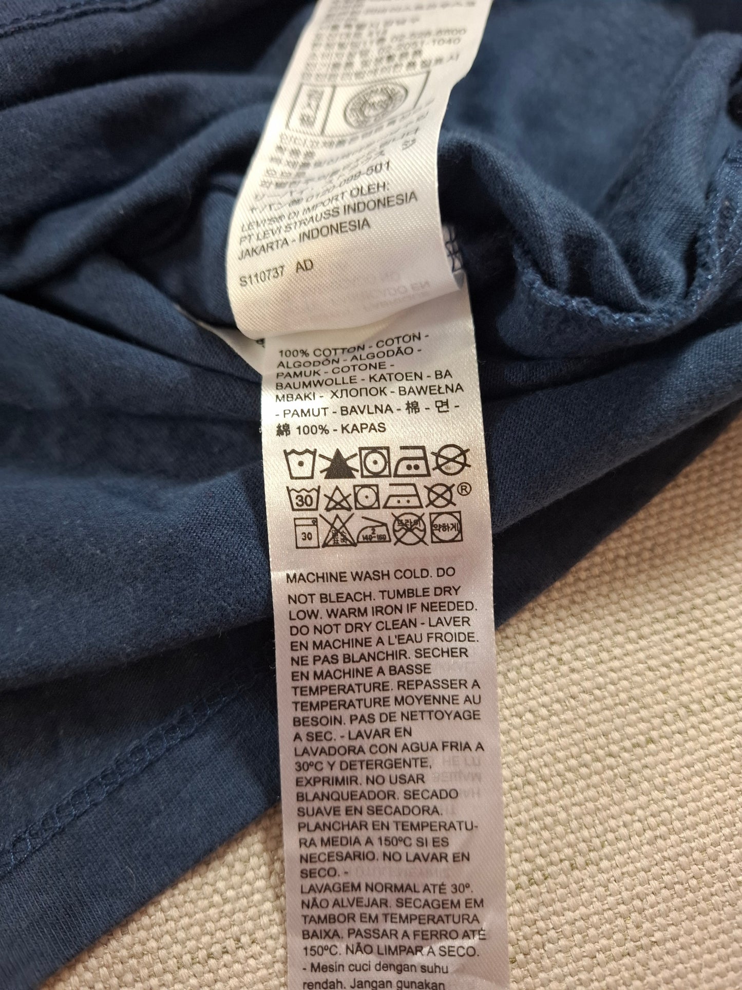001200 Levi's t-shirt size L Blue/ Red