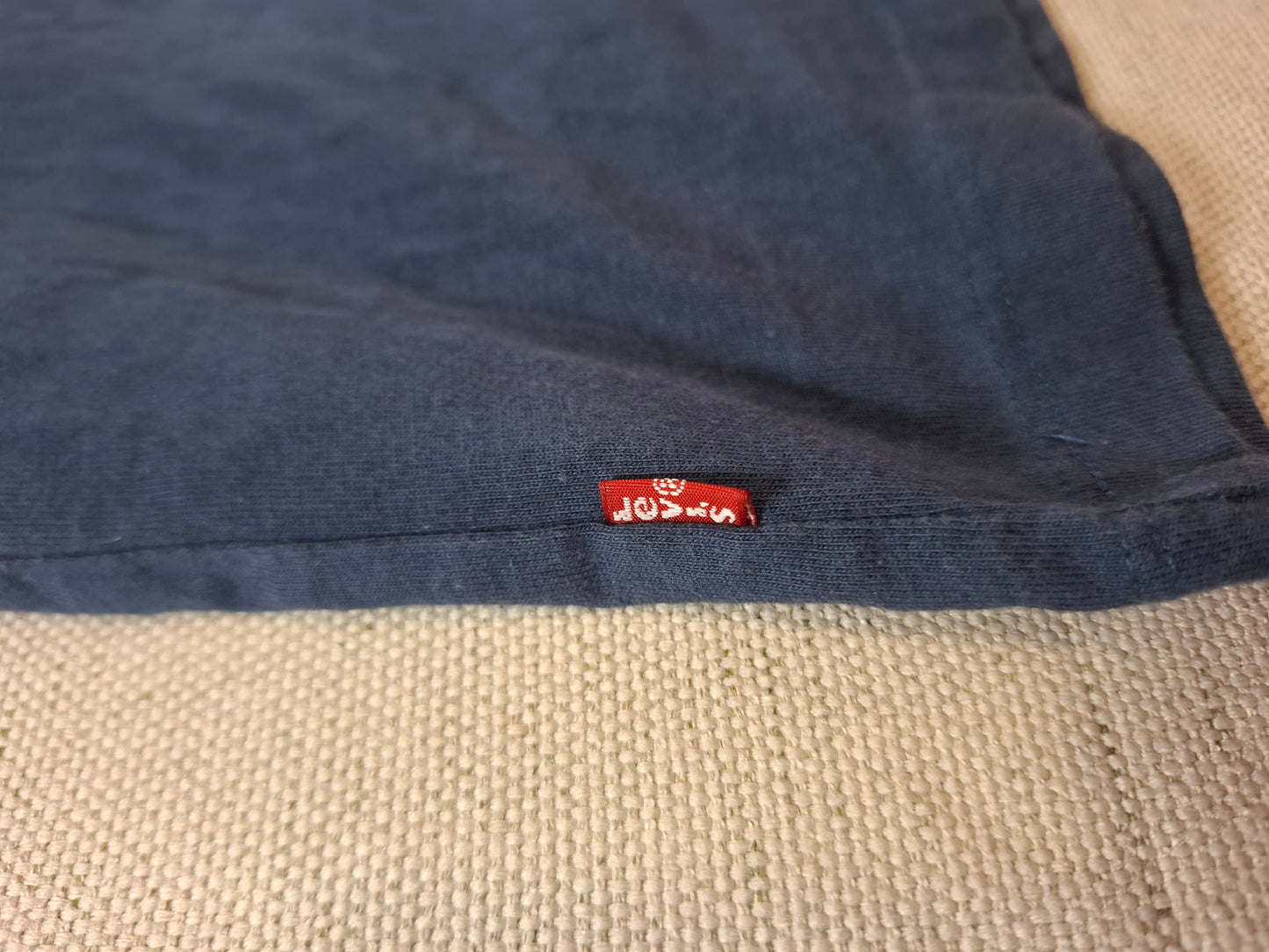 001200 Levi's t-shirt size L Blue/ Red