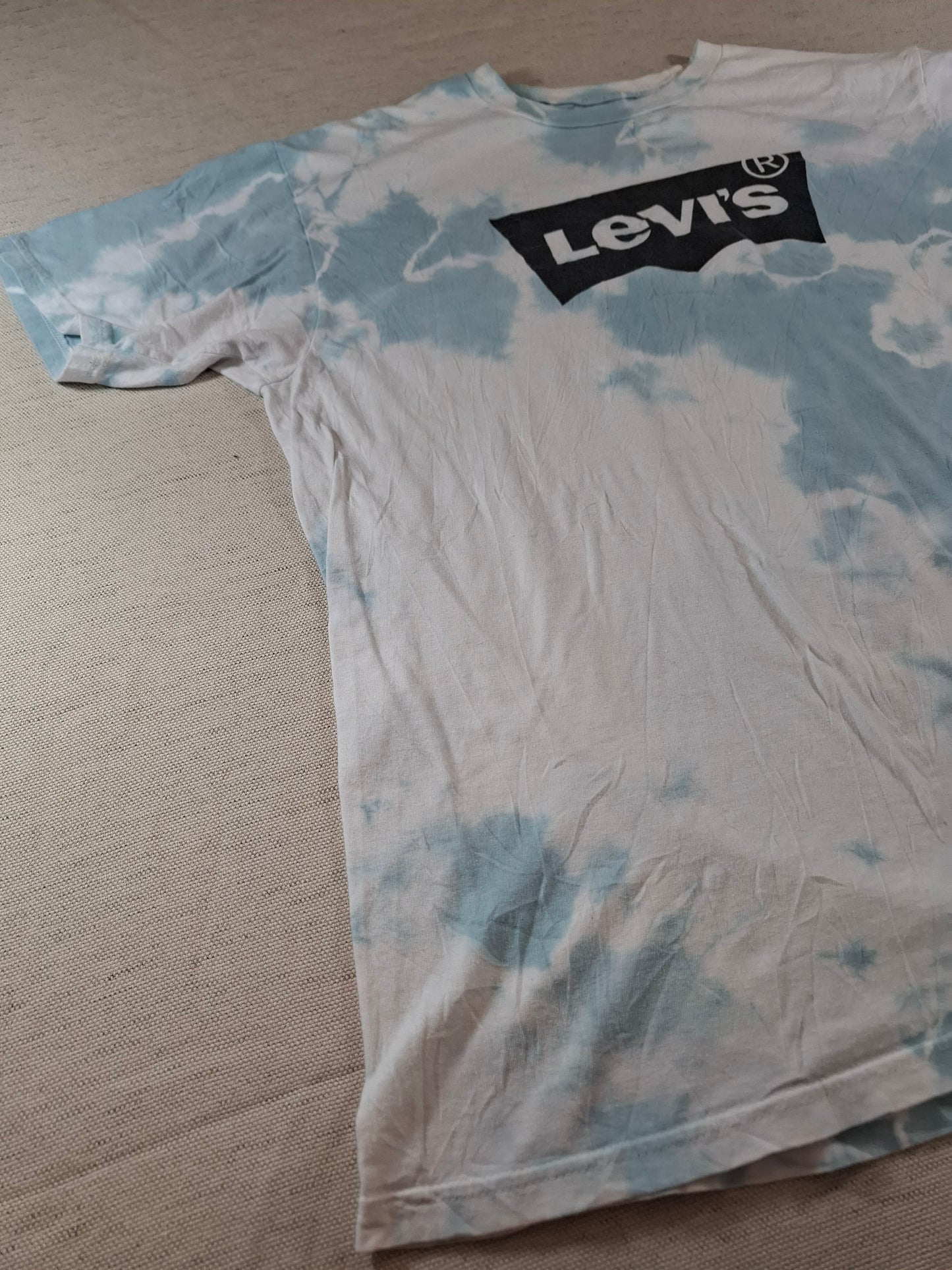 001202 Levi's t-shirt size L White/ Light blue