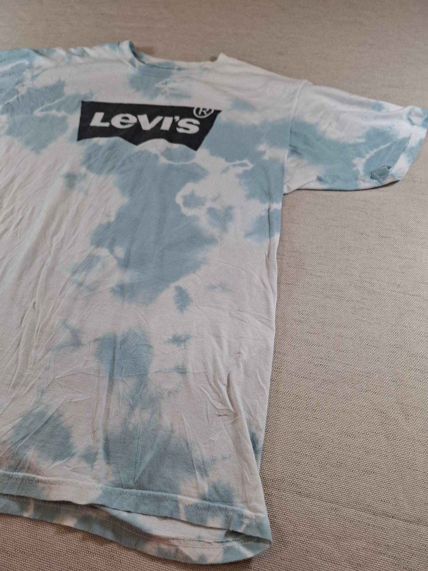 001202 Levi's t-shirt size L White/ Light blue