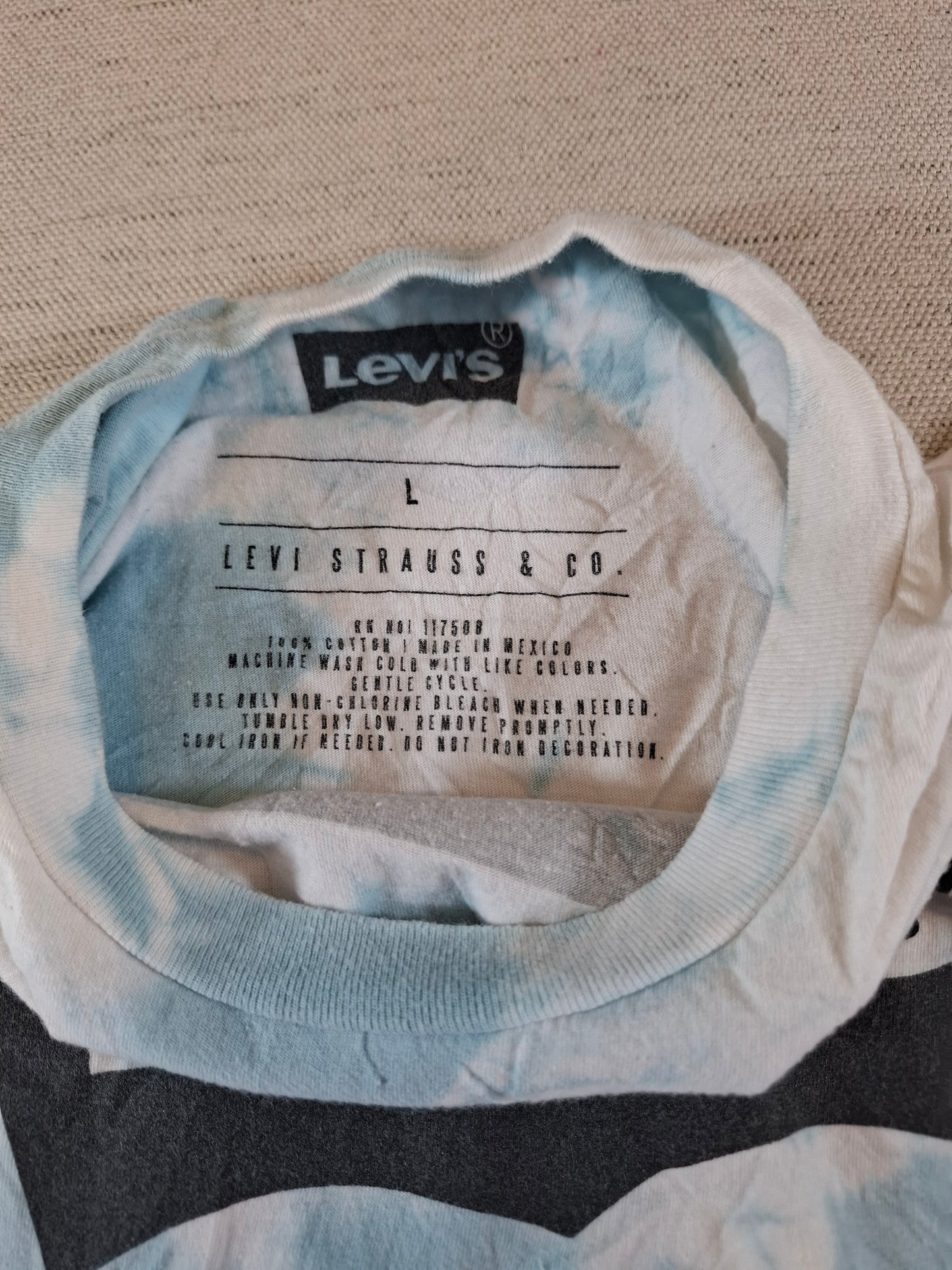 001202 Levi's t-shirt size L White/ Light blue