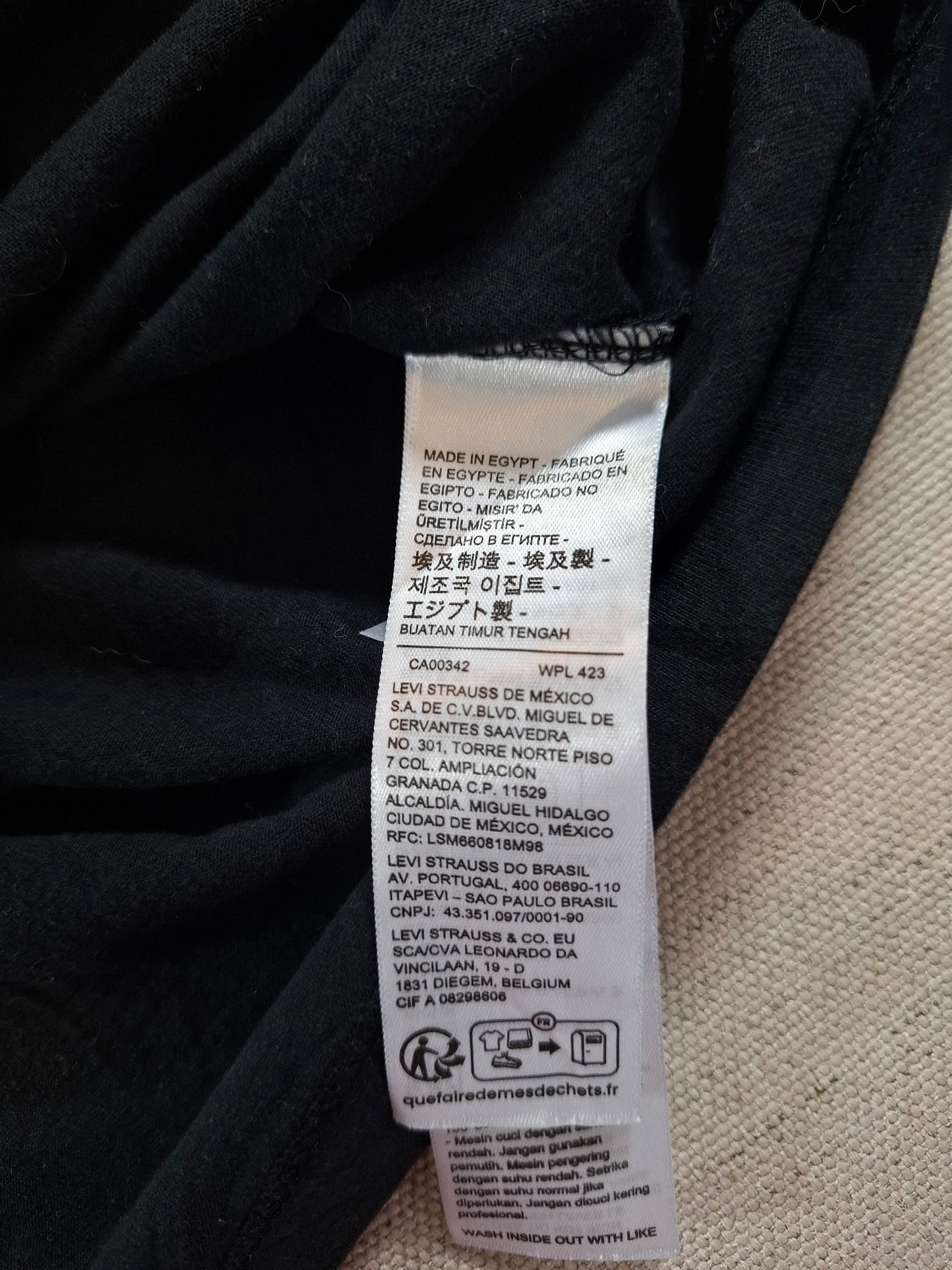 001203 Levi's t-shirt size M Black