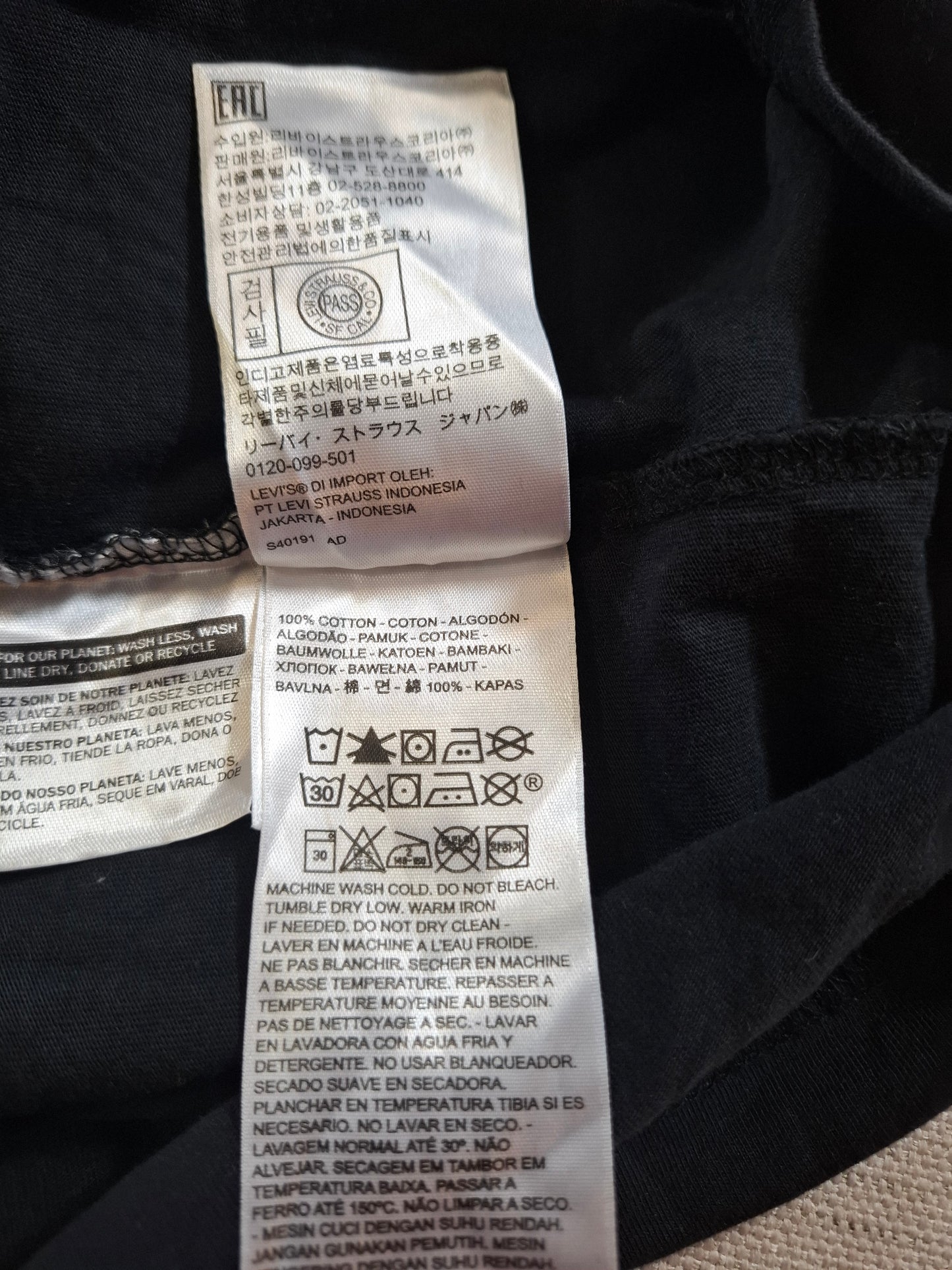001204 Levi's t-shirt size L Black