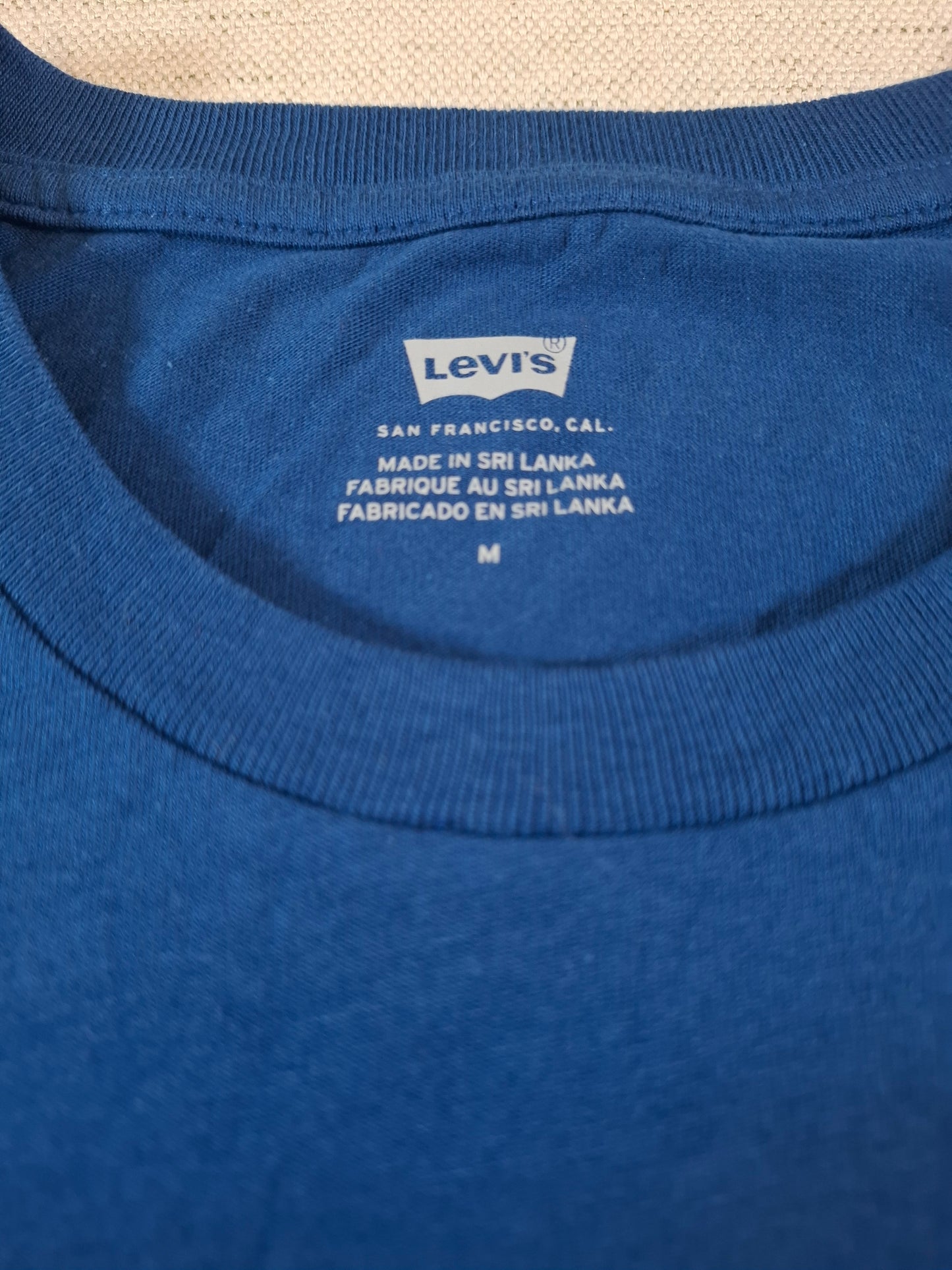 001207 Levi's t-shirt size M Blue