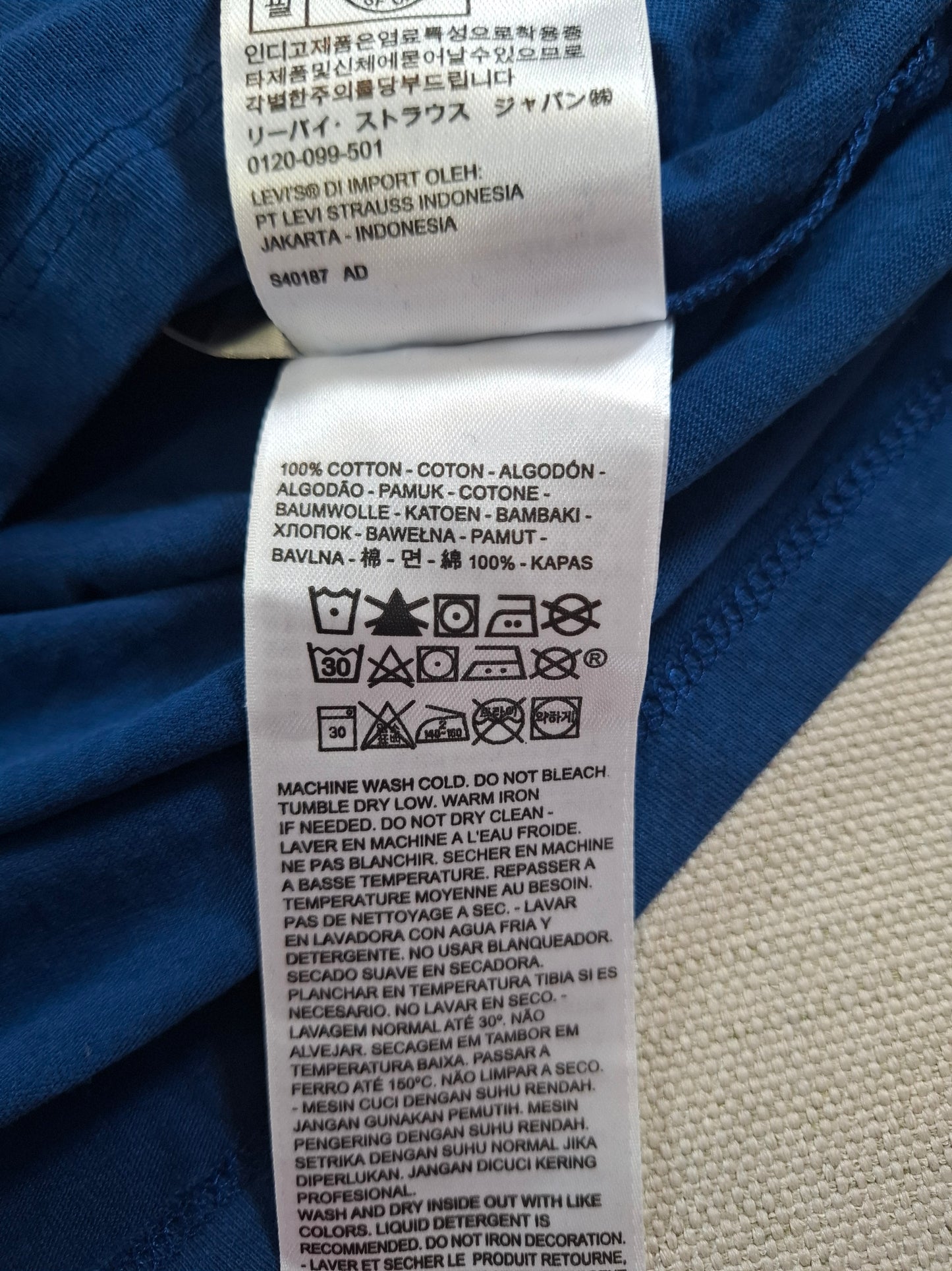 001207 Levi's t-shirt size M Blue