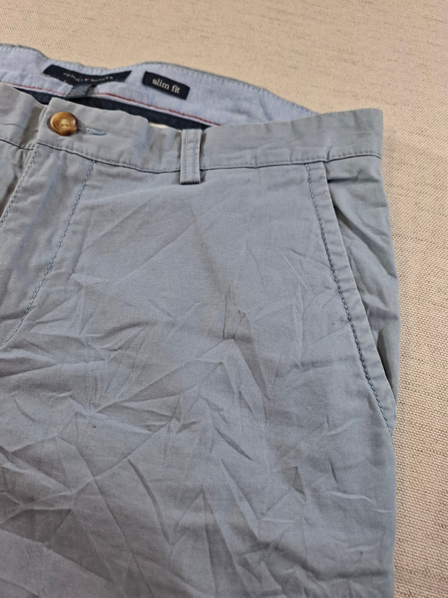 001208 Tommy Hilfiger Chino size 34/32 Light blue