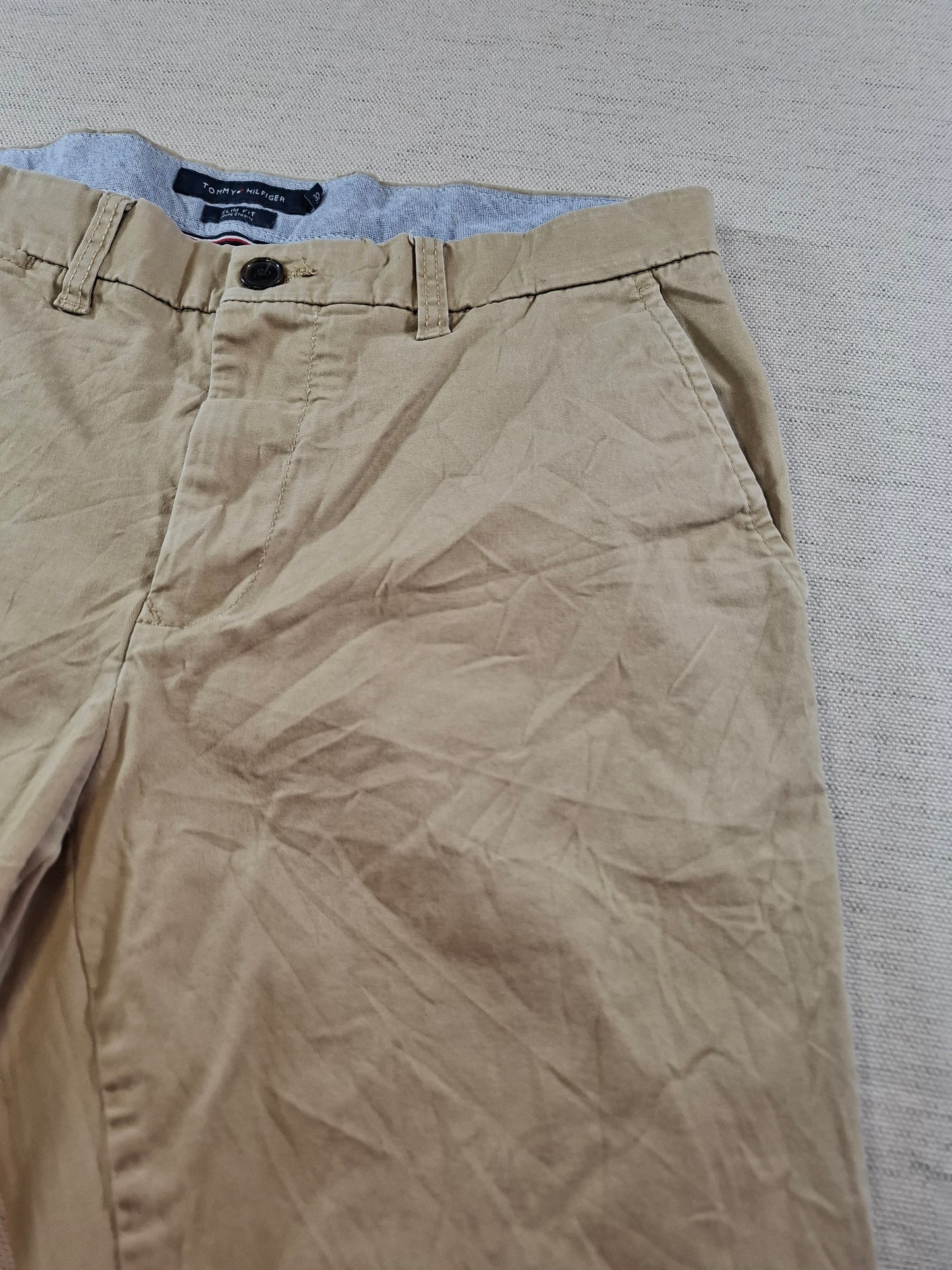 001211 Tommy Hilfiger Chino size 32/30 Khaki