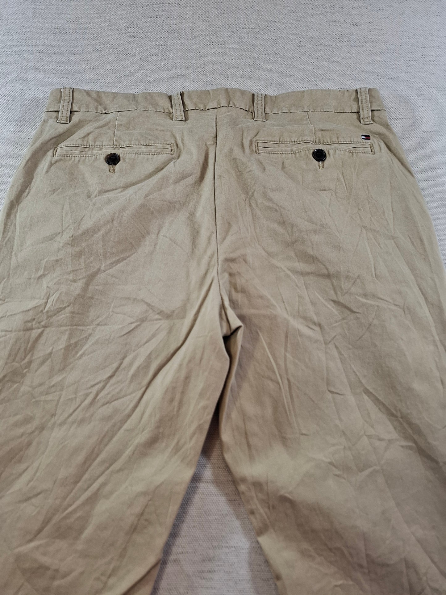001211 Tommy Hilfiger Chino size 32/30 Khaki