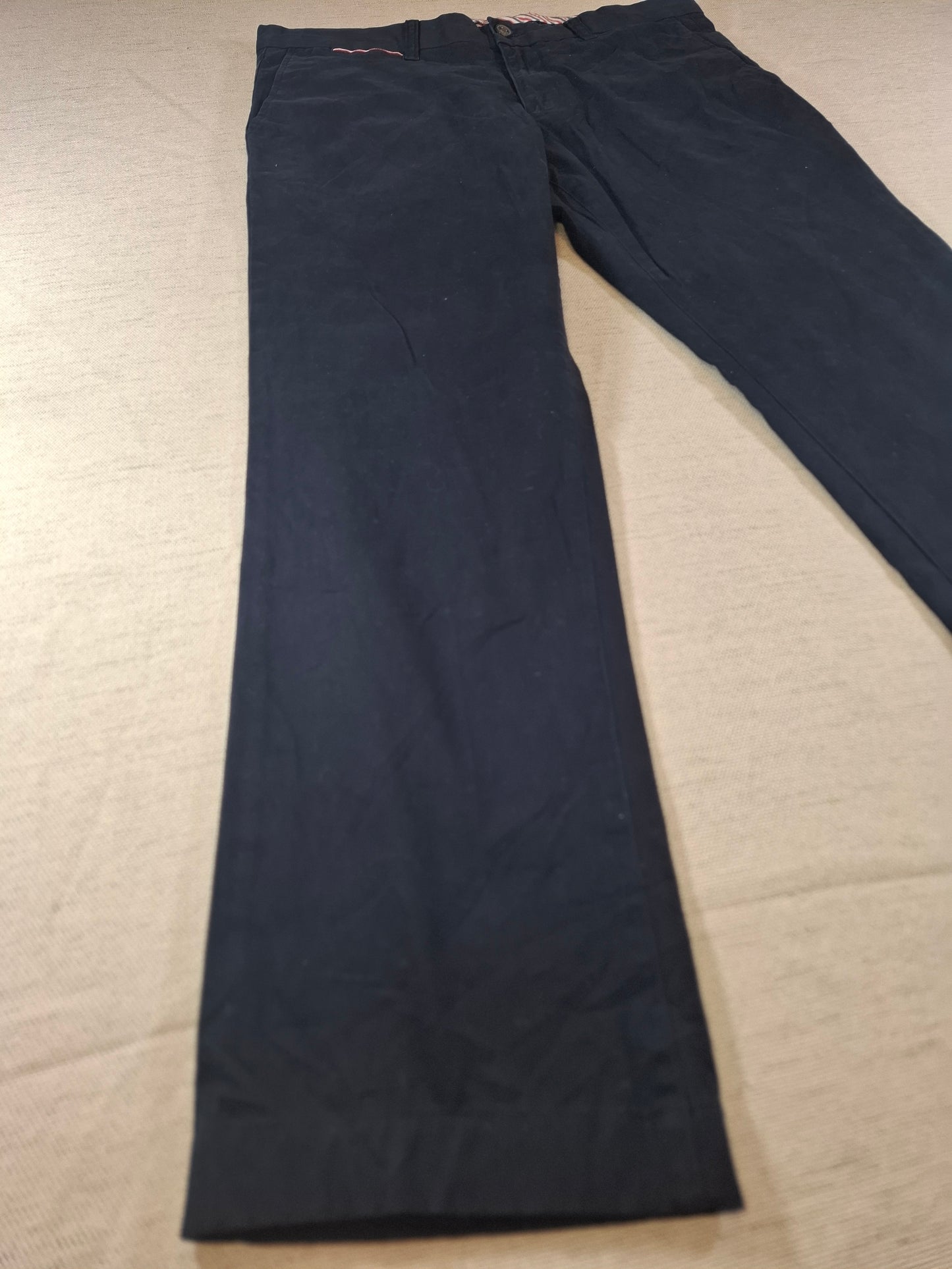 001212 Tommy Hilfiger Chino size 34/32 Navy Blue