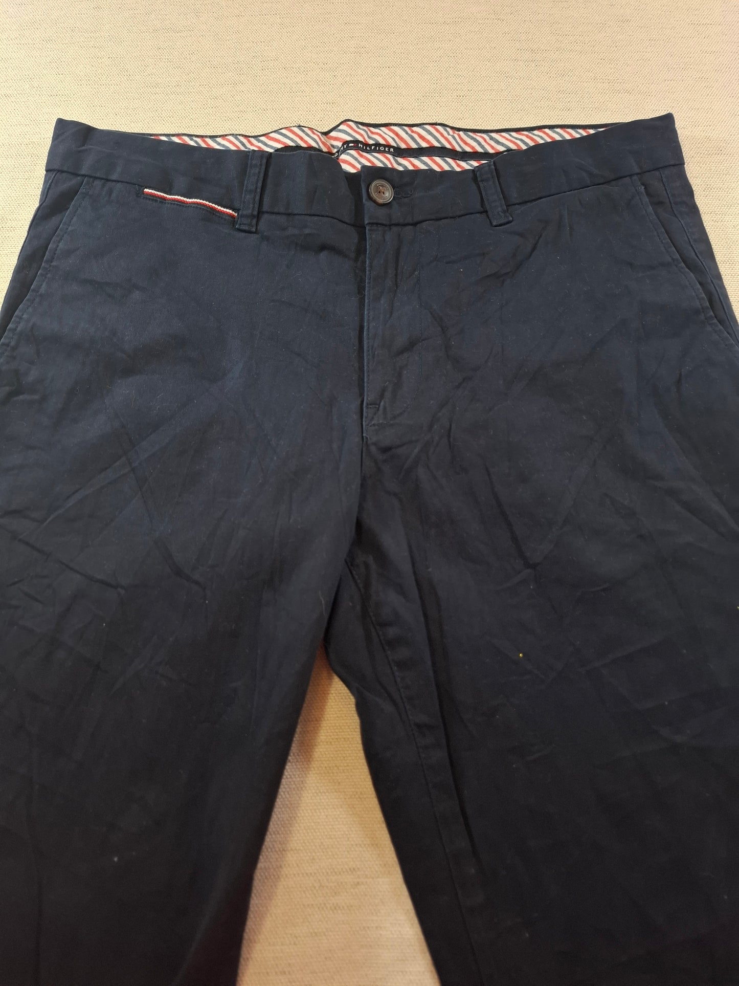 001212 Tommy Hilfiger Chino size 34/32 Navy Blue
