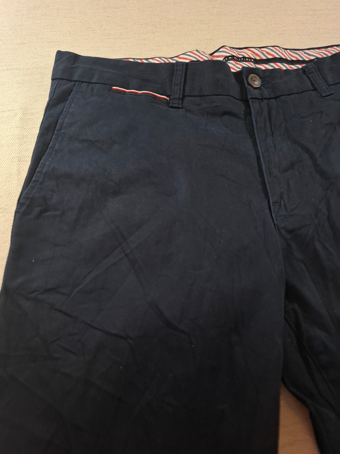 001212 Tommy Hilfiger Chino size 34/32 Navy Blue