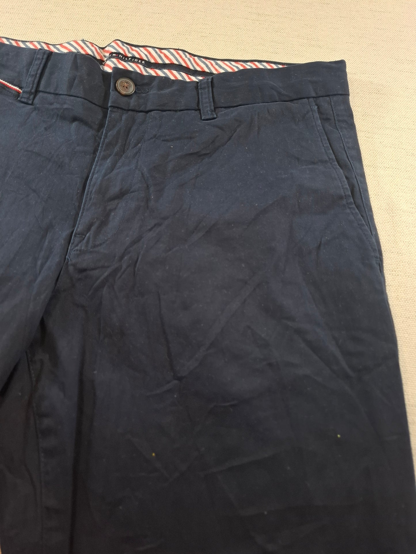 001212 Tommy Hilfiger Chino size 34/32 Navy Blue
