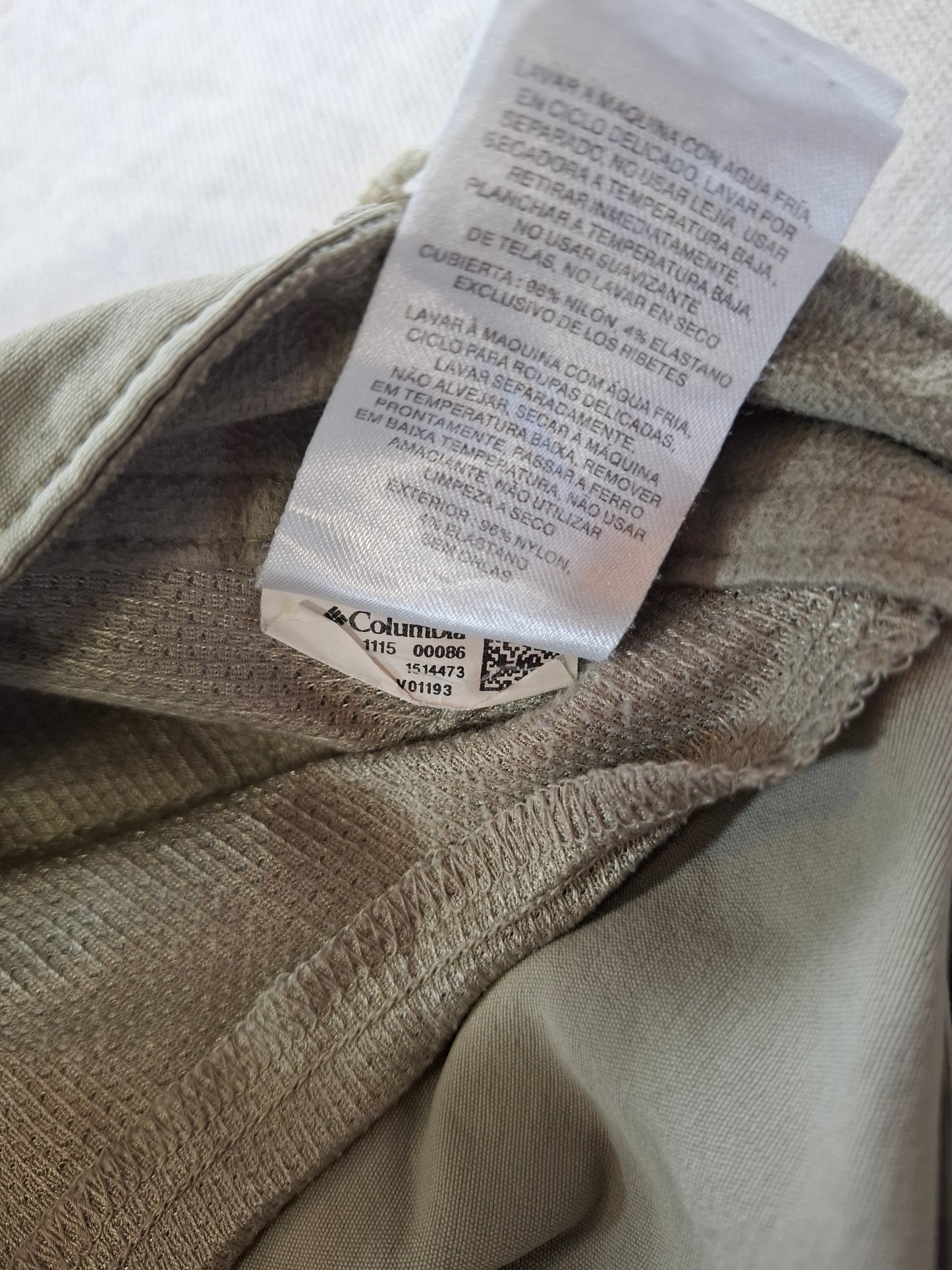001217 Columbia Chino size 34/32 Khaki/ Grey