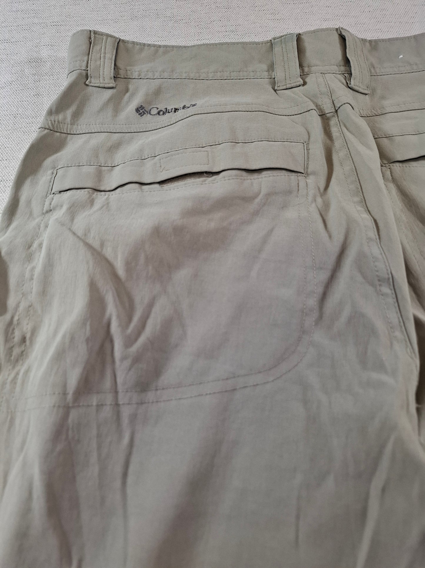 001217 Columbia Chino size 34/32 Khaki/ Grey