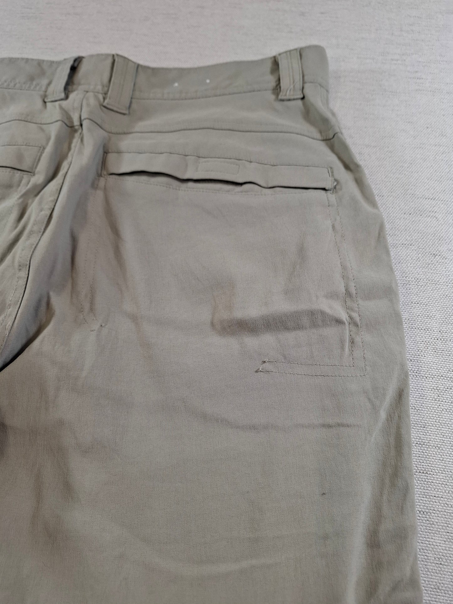 001217 Columbia Chino size 34/32 Khaki/ Grey