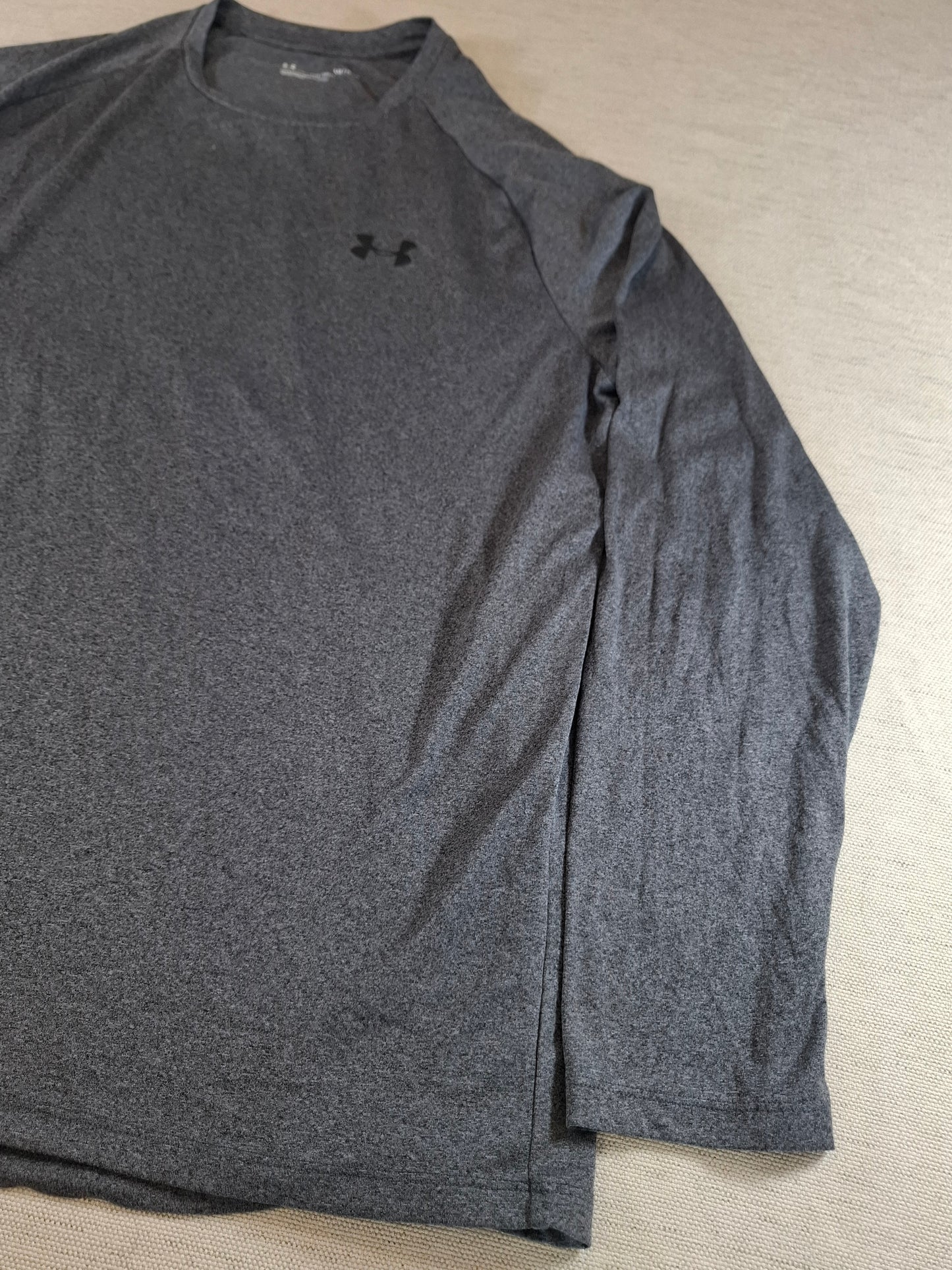 001233 Under Armour longsleeve t-shirt size L Grey