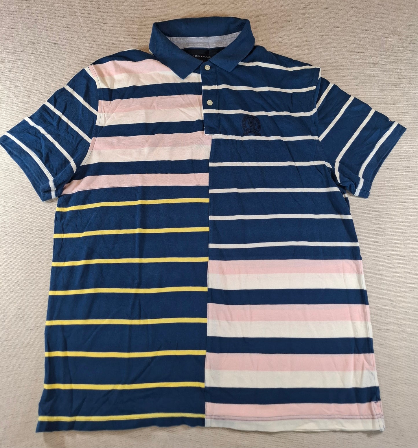 001243 Tommy Hilfiger Polo shirt size XL Navy/ Multicolor