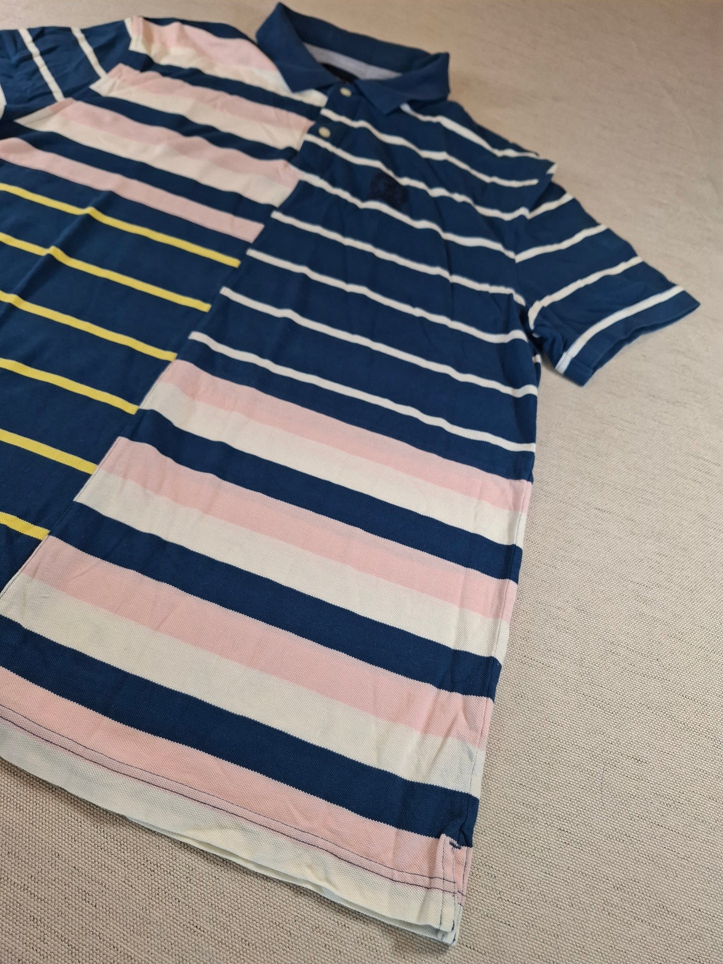 001243 Tommy Hilfiger Polo shirt size XL Navy/ Multicolor